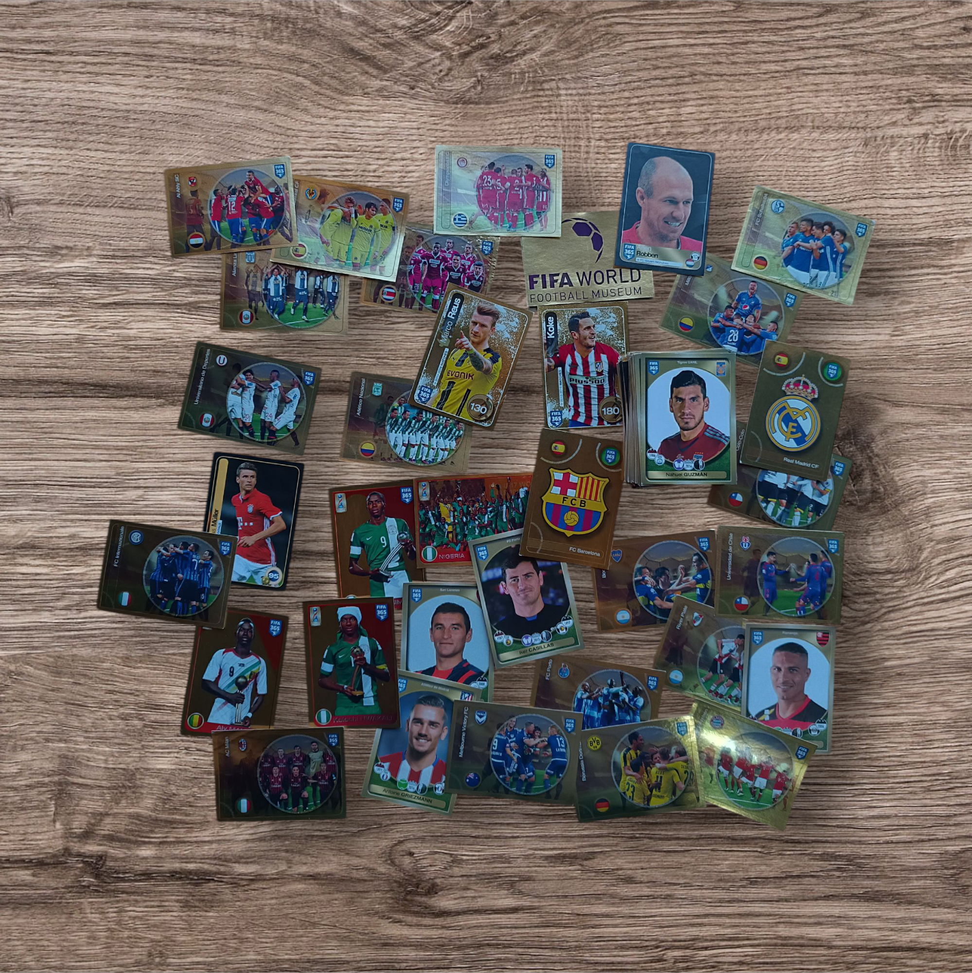 Lote 114 figuritas sin repetir FIFA 365 Año 2017