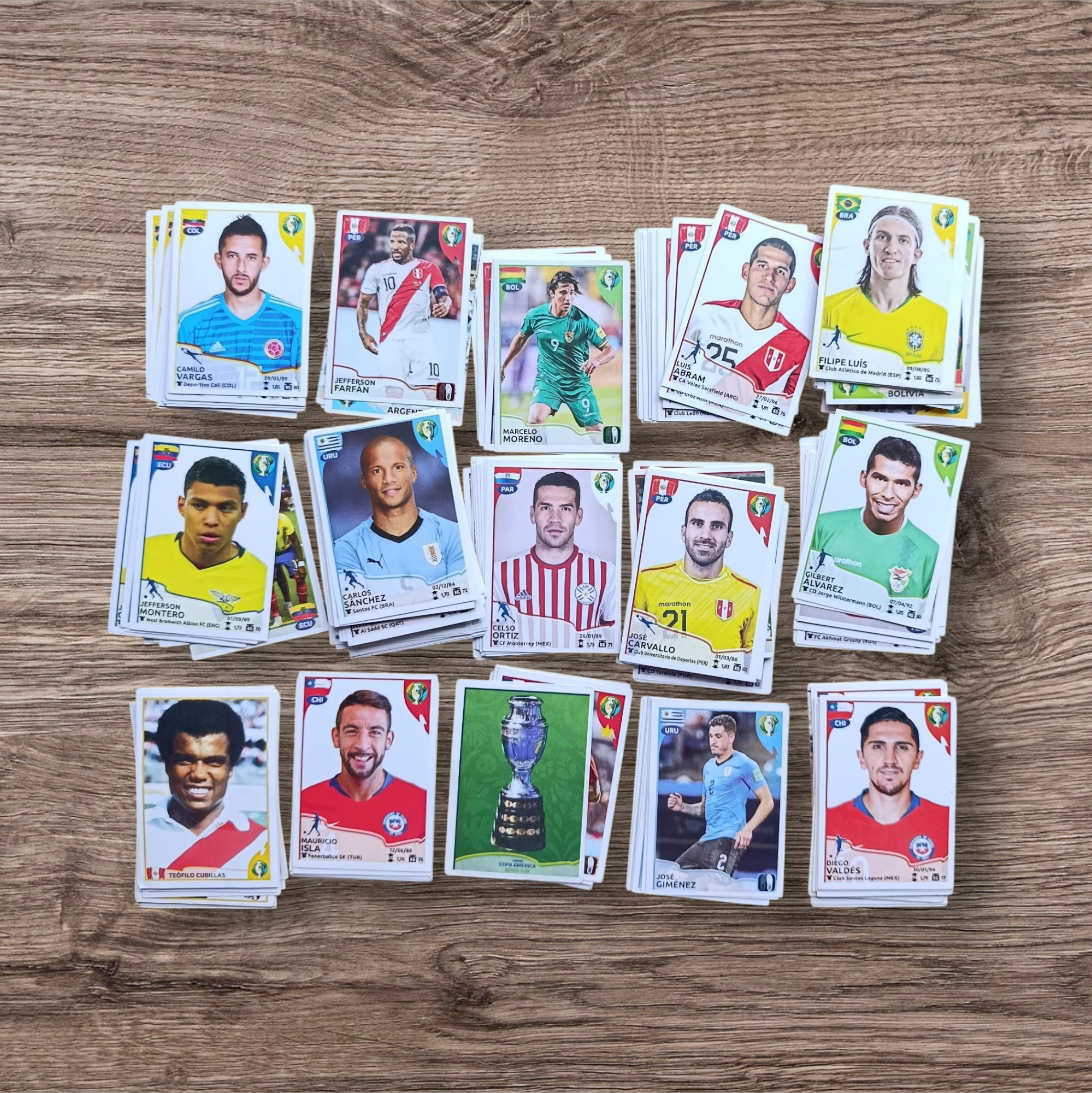 Lote 298 figuritas sin repetir Copa América 2019
