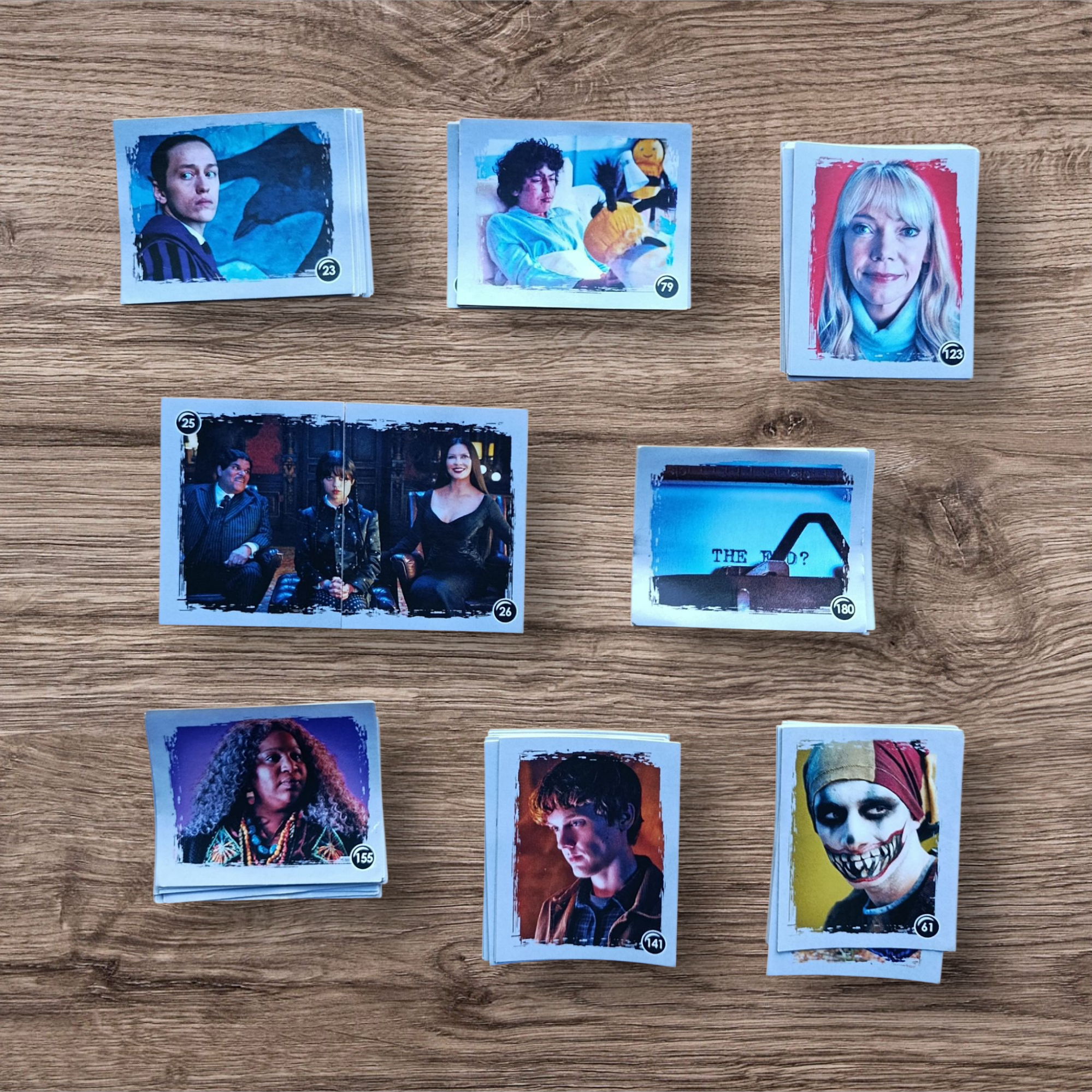 Lote 122 figuritas Merlina