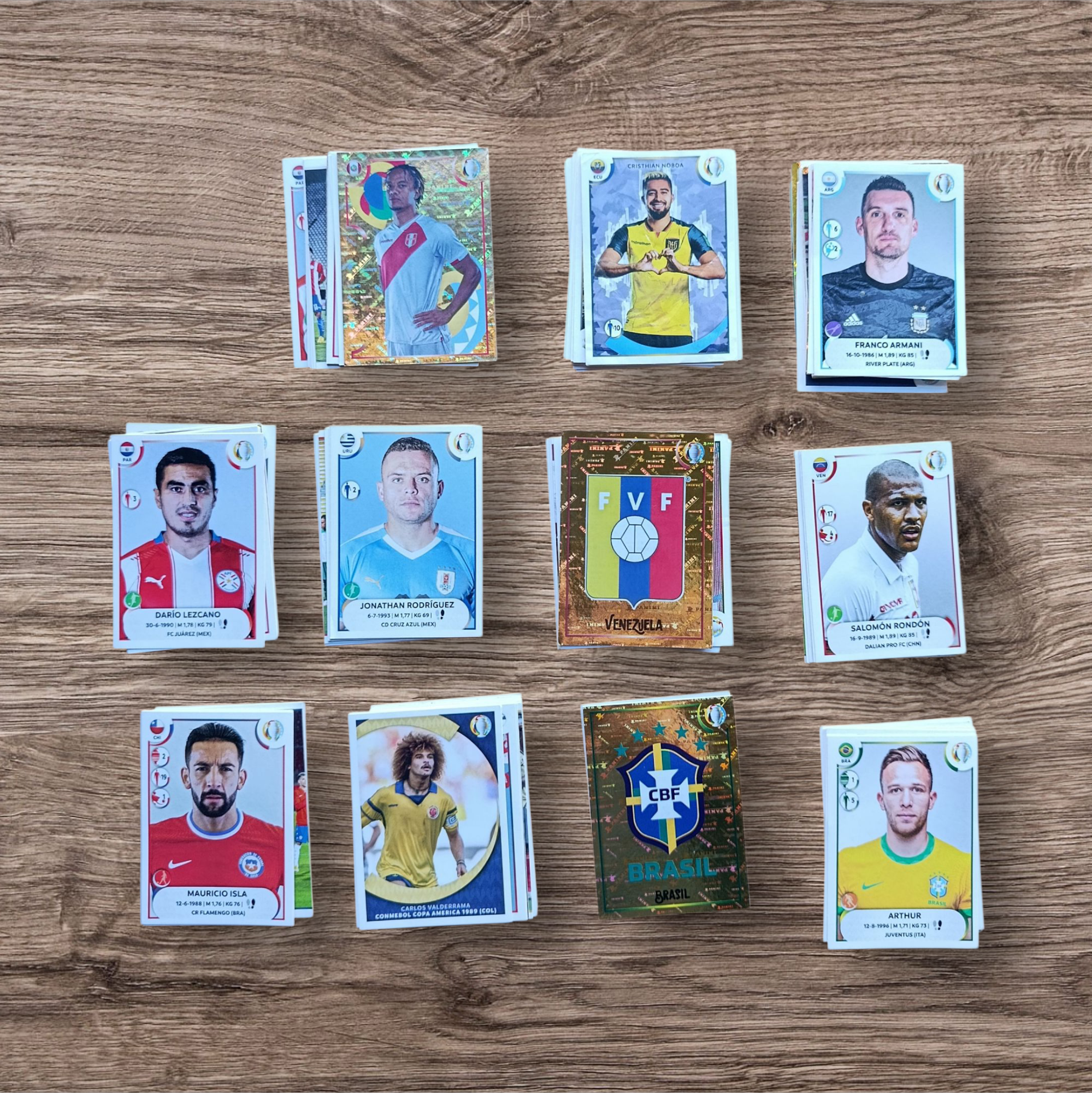 Lote 131 figuritas sin repetir Copa América 2021