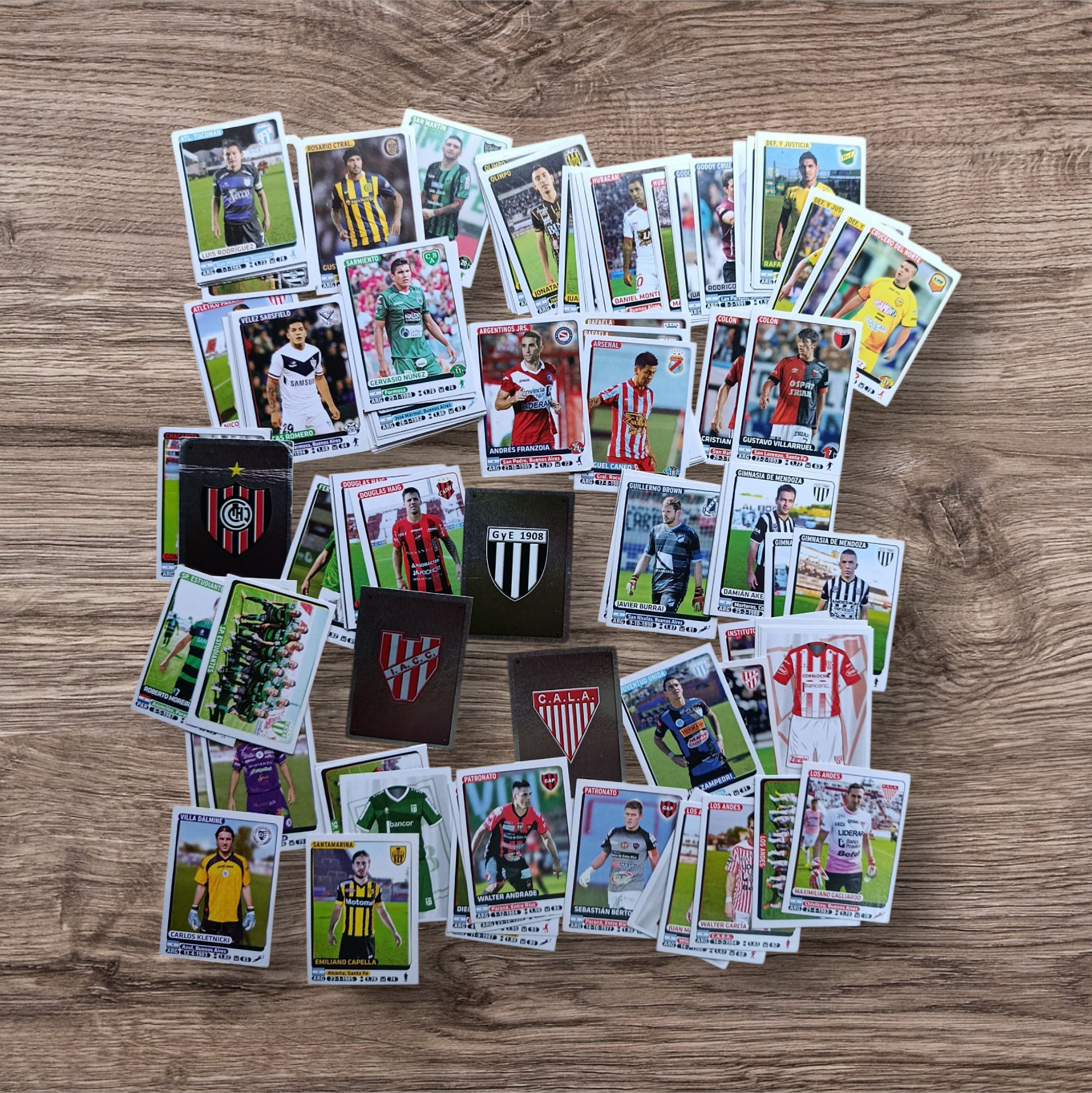 Lote 150 figuritas sin repetir Fútbol Argentino 2015