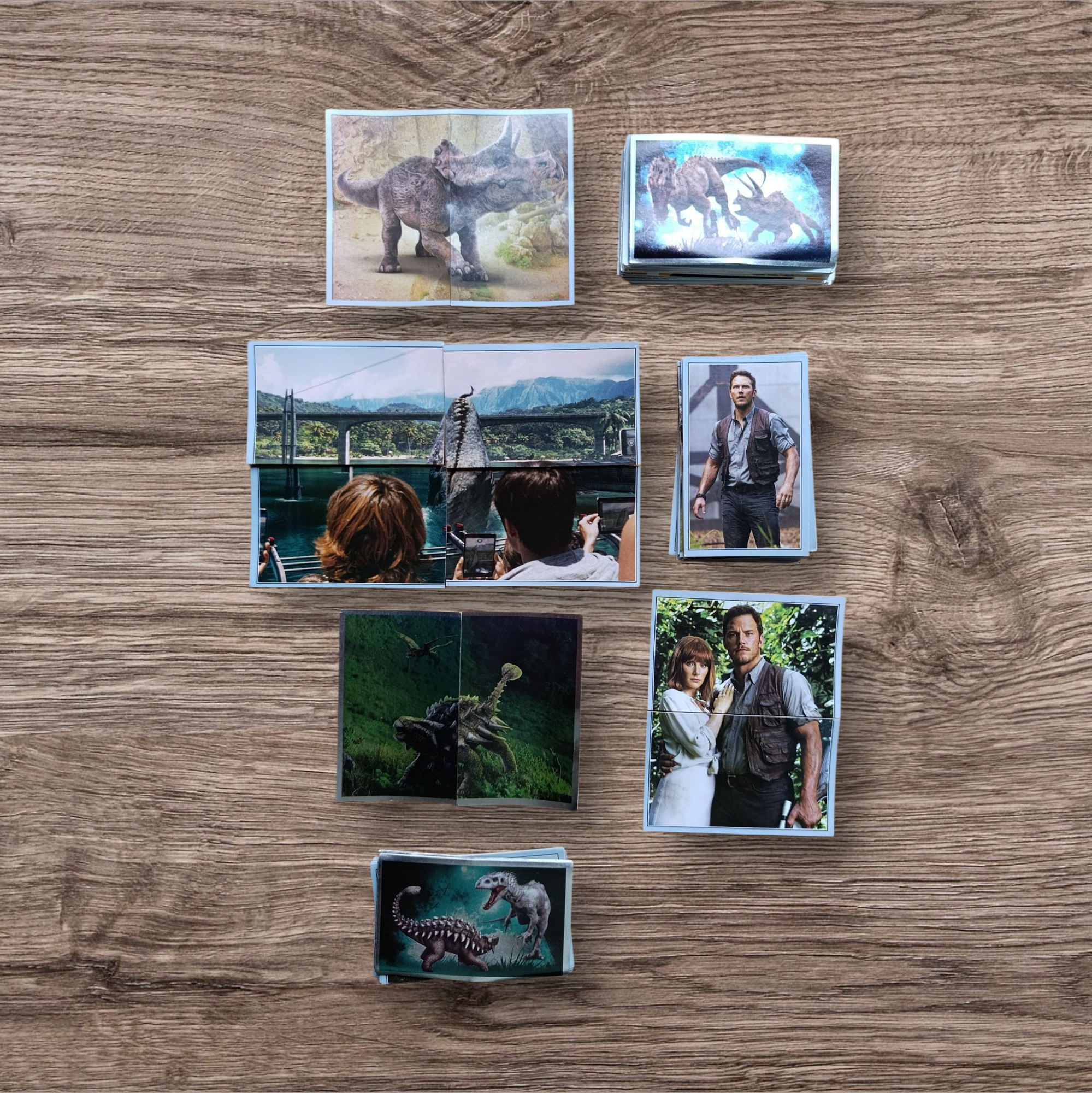 Lote 143 figuritas sin repetir Jurassic World