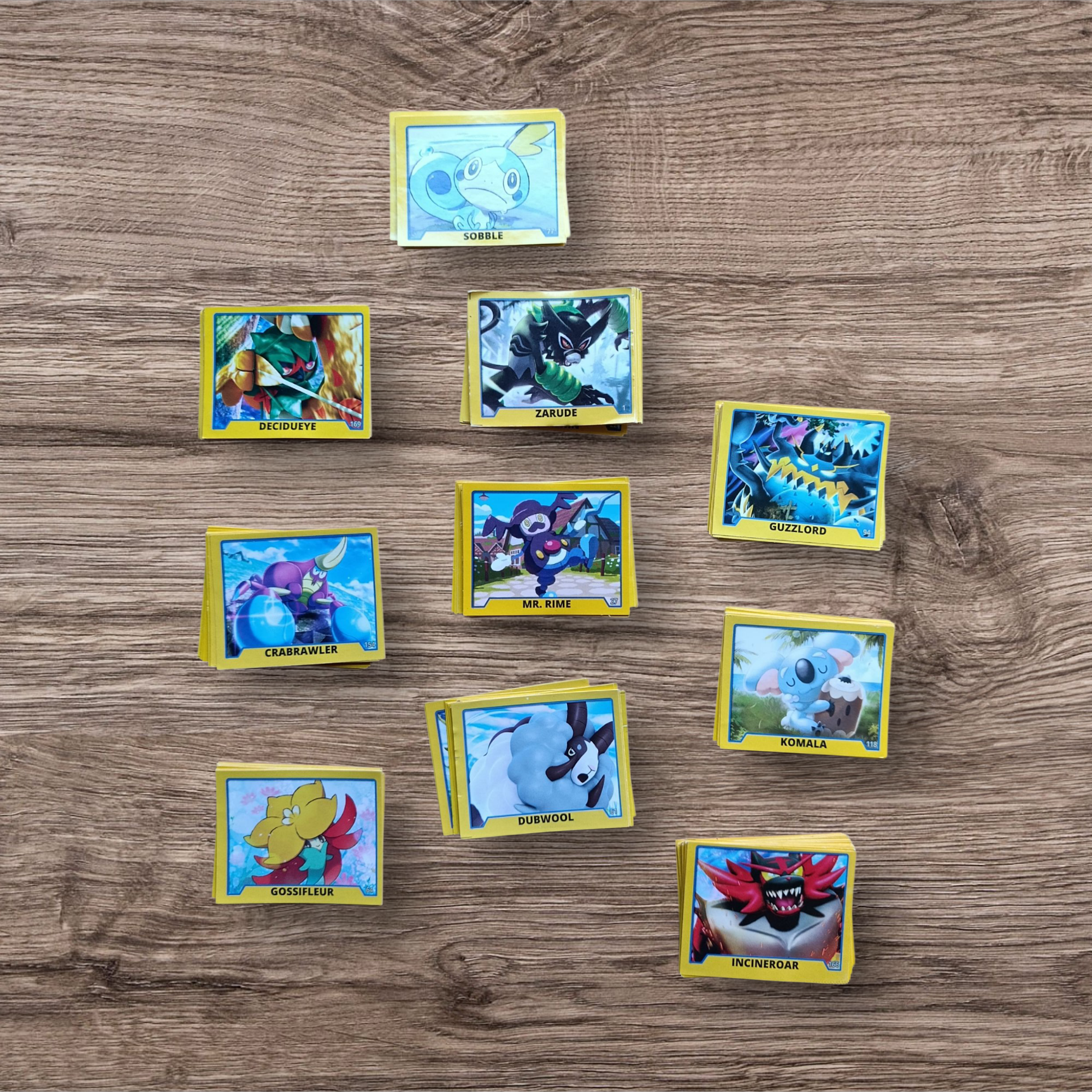 Lote 184 figuritas Pokemon