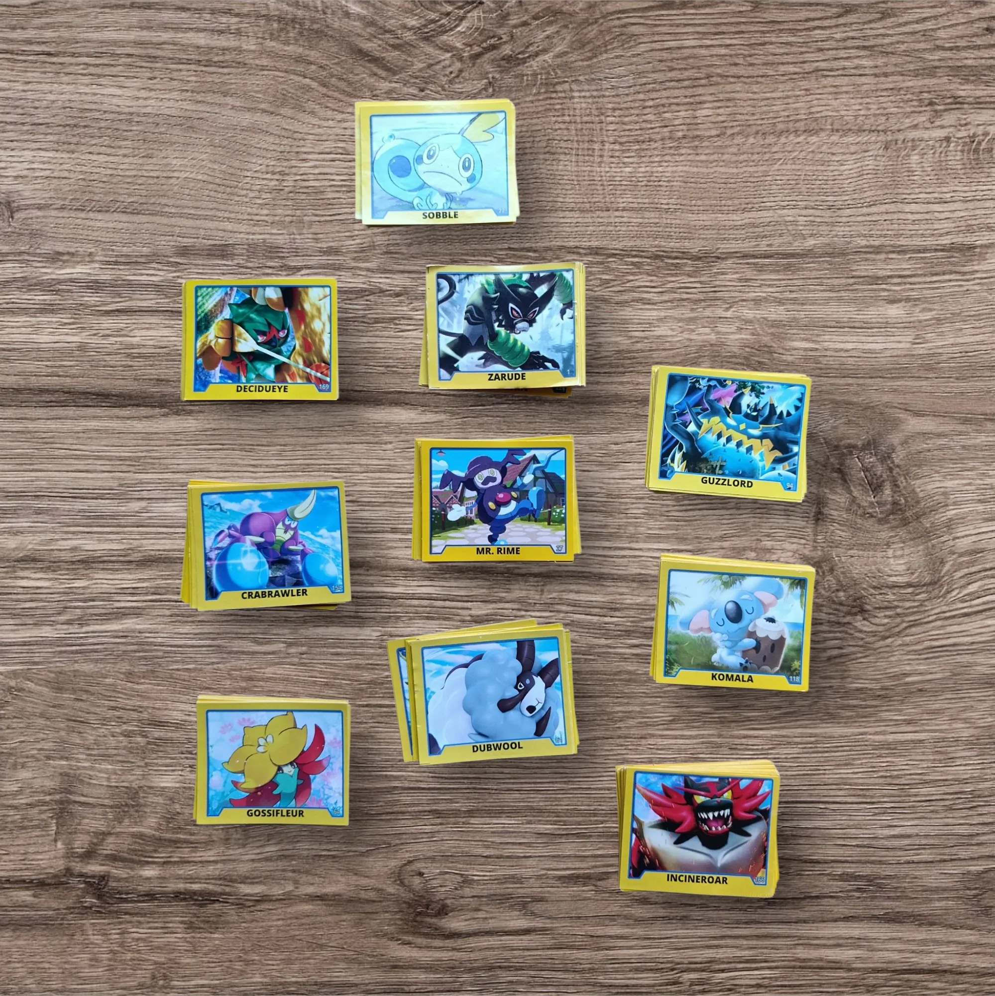 Lote 184 figuritas Pokemon