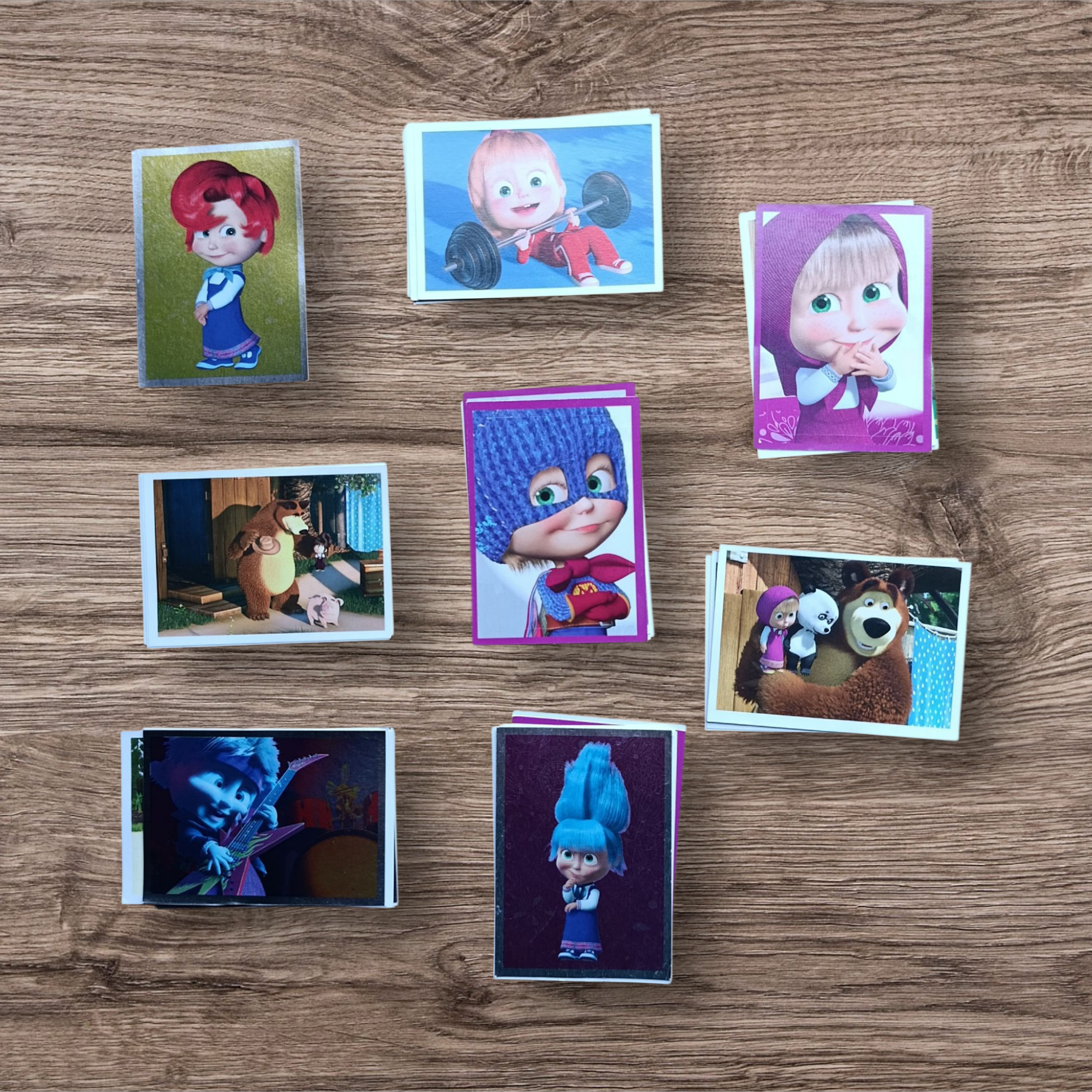 Lote 48 figuritas sin repetir Masha y el Oso