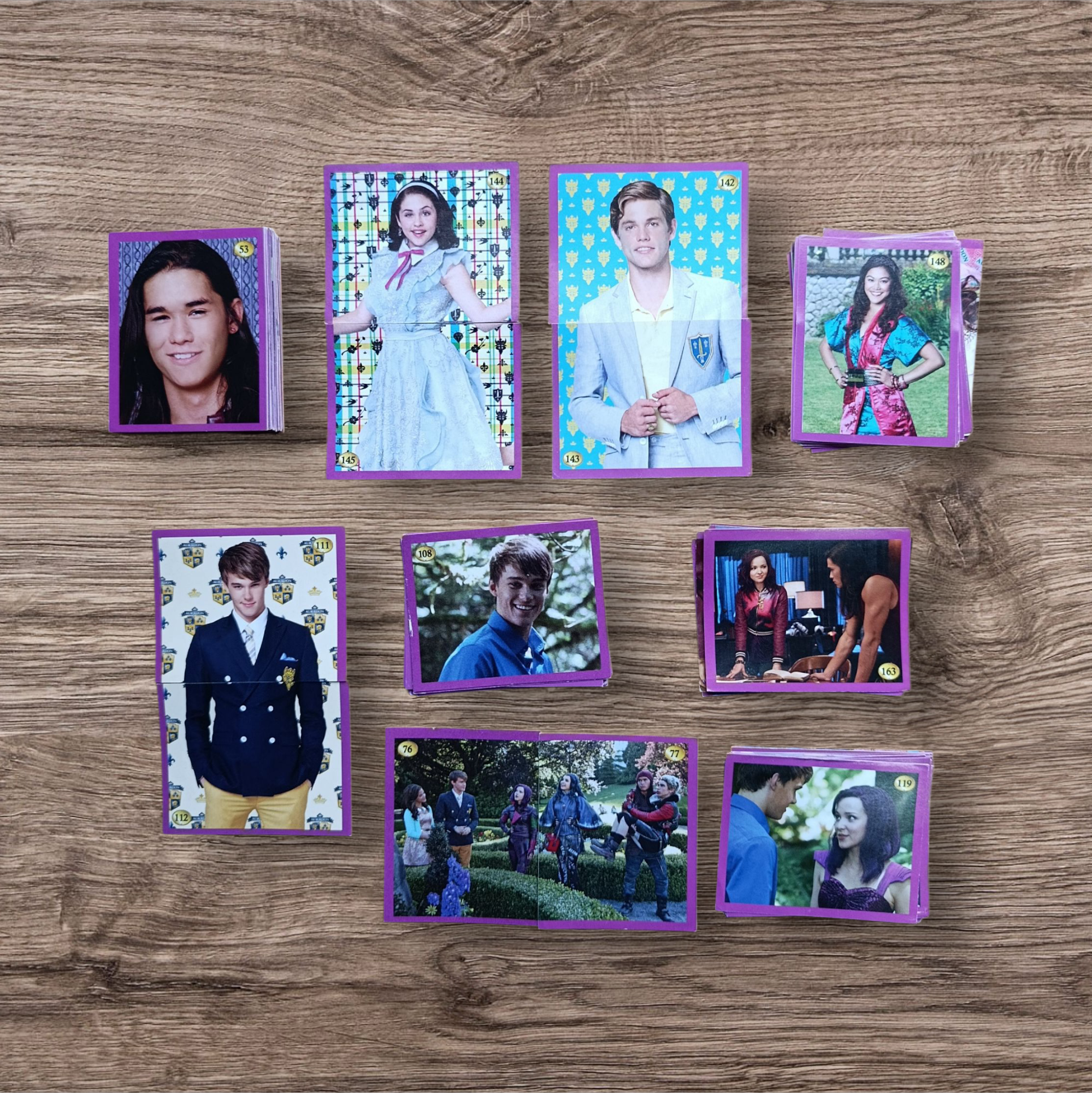 Lote 122 figuritas sin repetir Descendientes