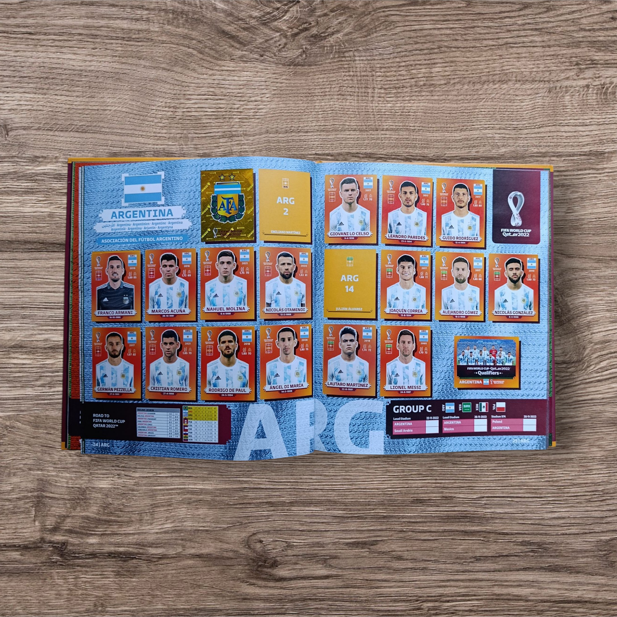 Álbum tapa dura + 237 figuritas pegadas Mundial Qatar 2022