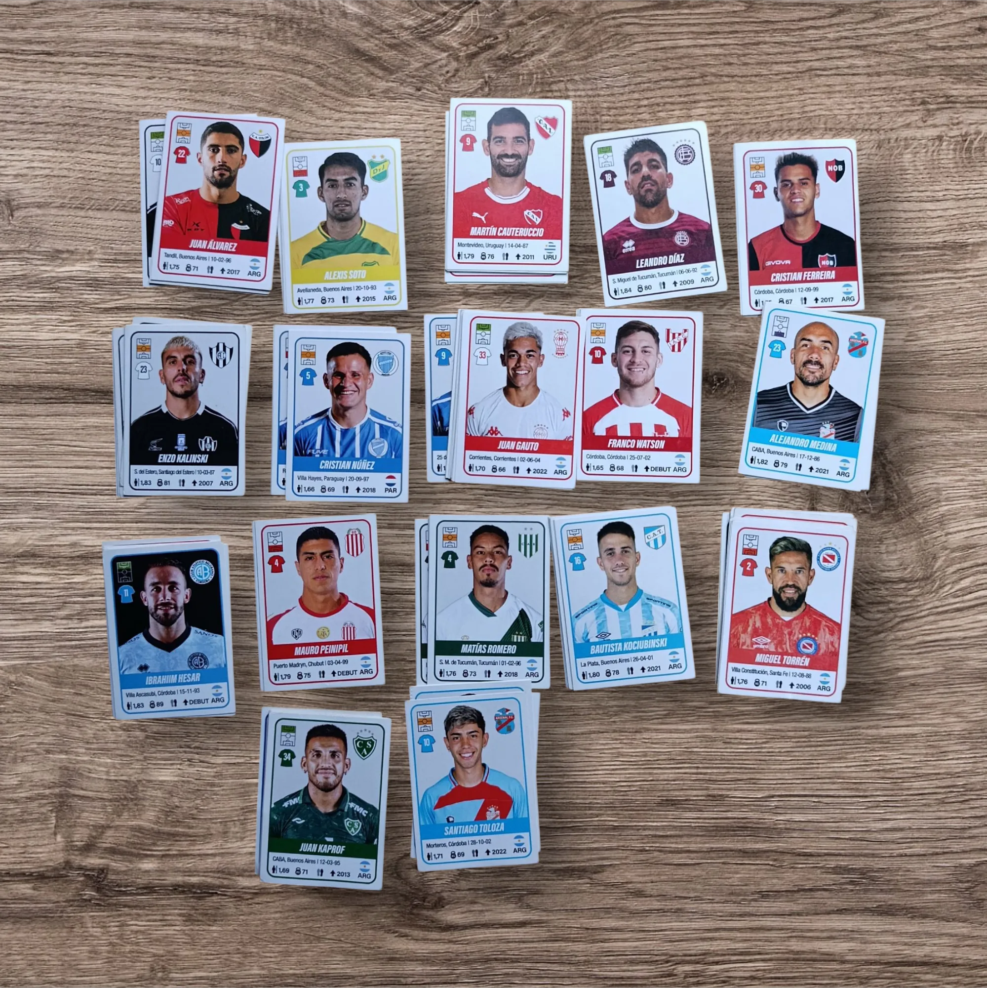 Lote 131 figuritas sin repetir Fútbol Argentino 2023