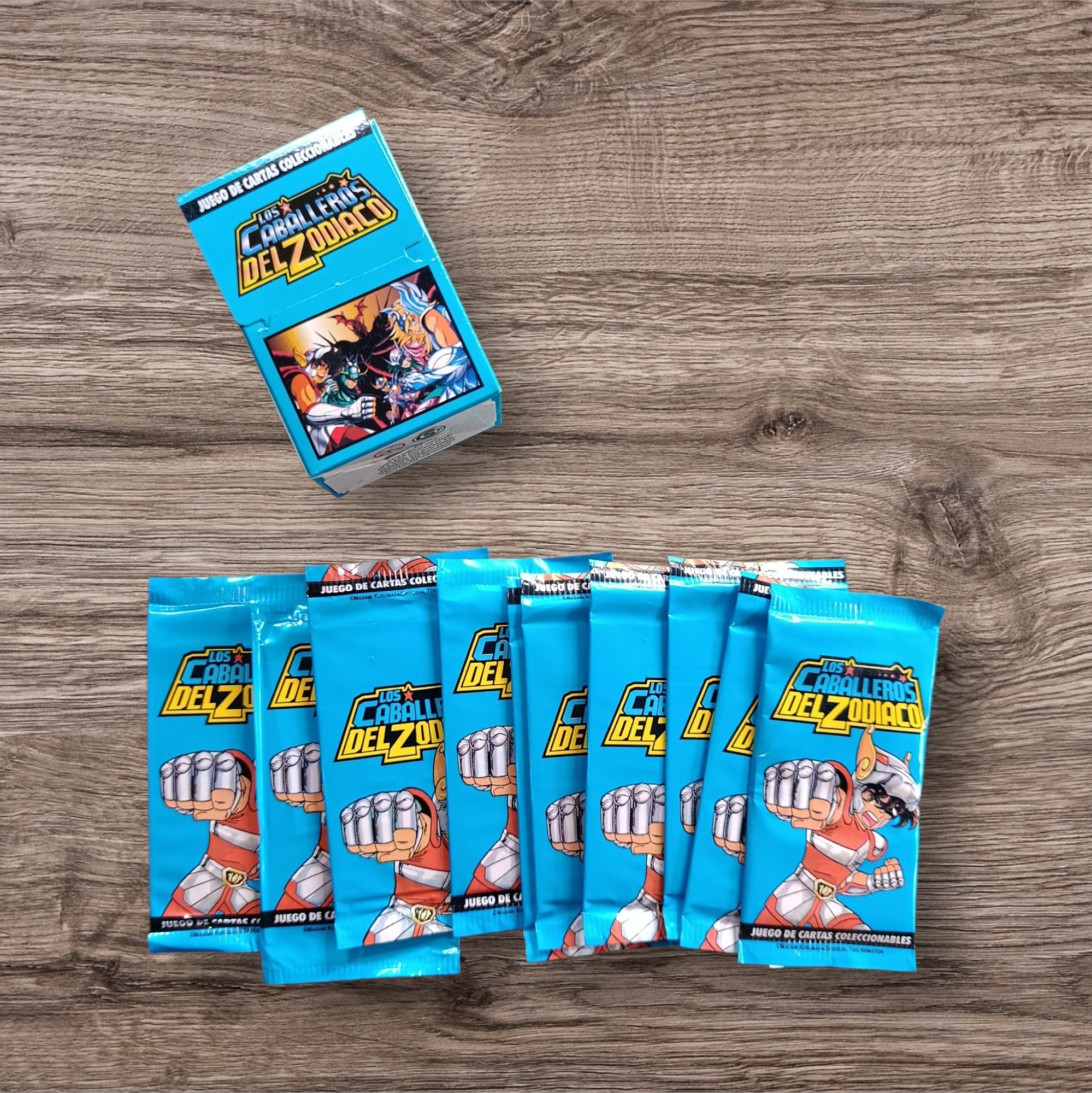 Mazo inicial Caballeros del Zodiaco + 10 sobres de extensiones