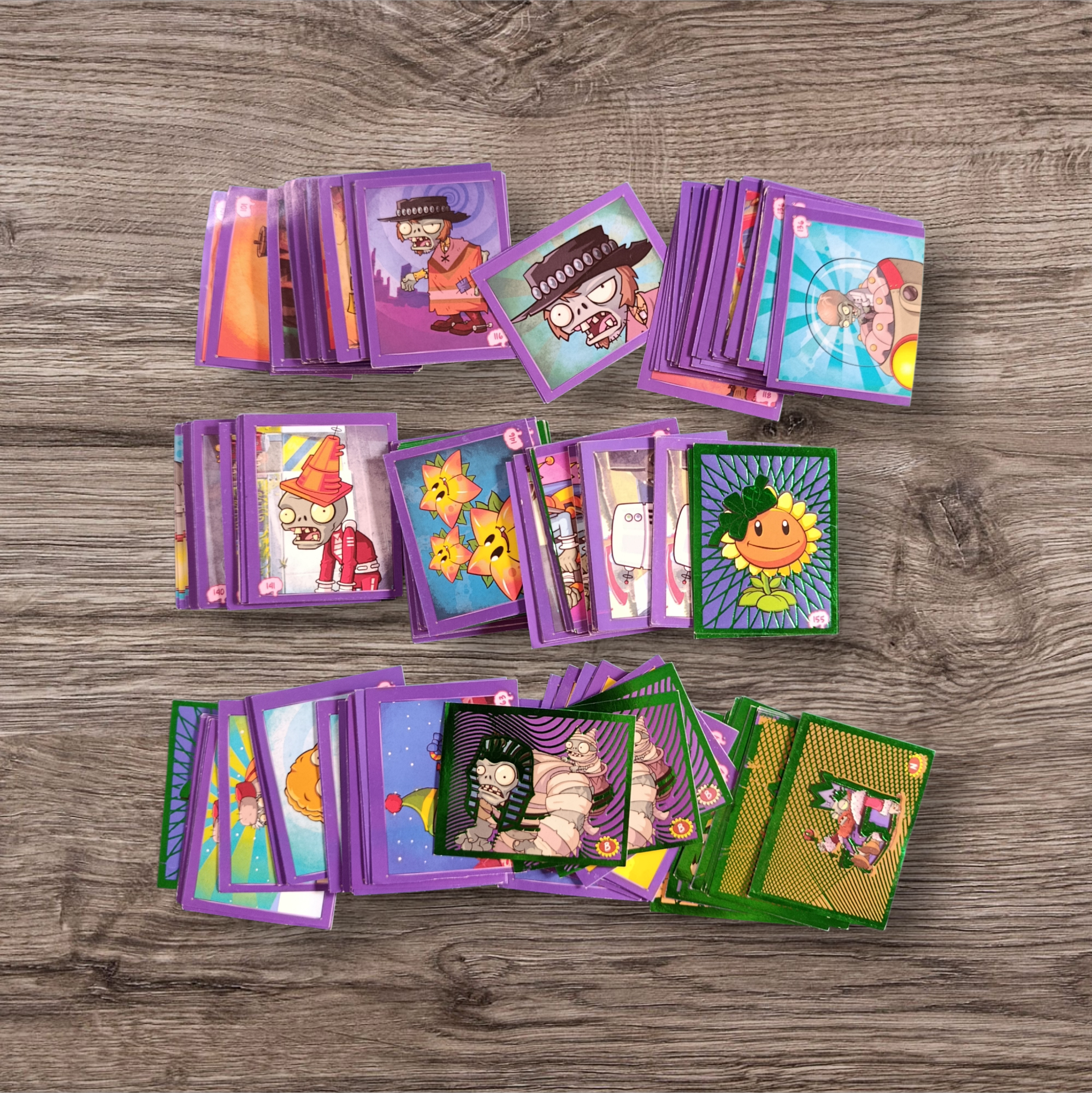 Lote 240 figuritas Plantas vs Zombies