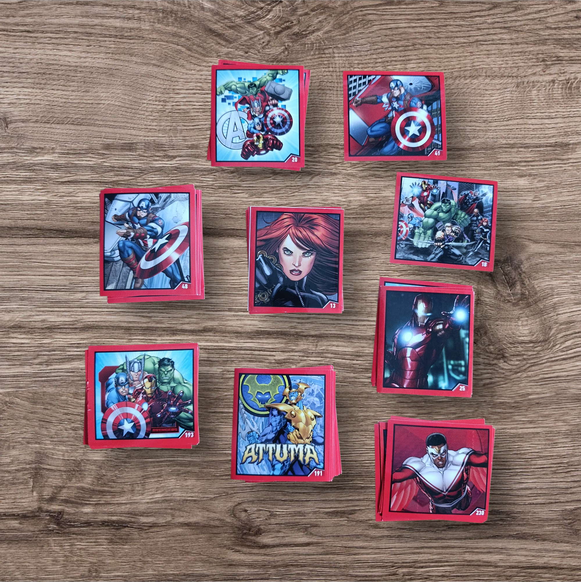 Lote 39 figuritas Avengers