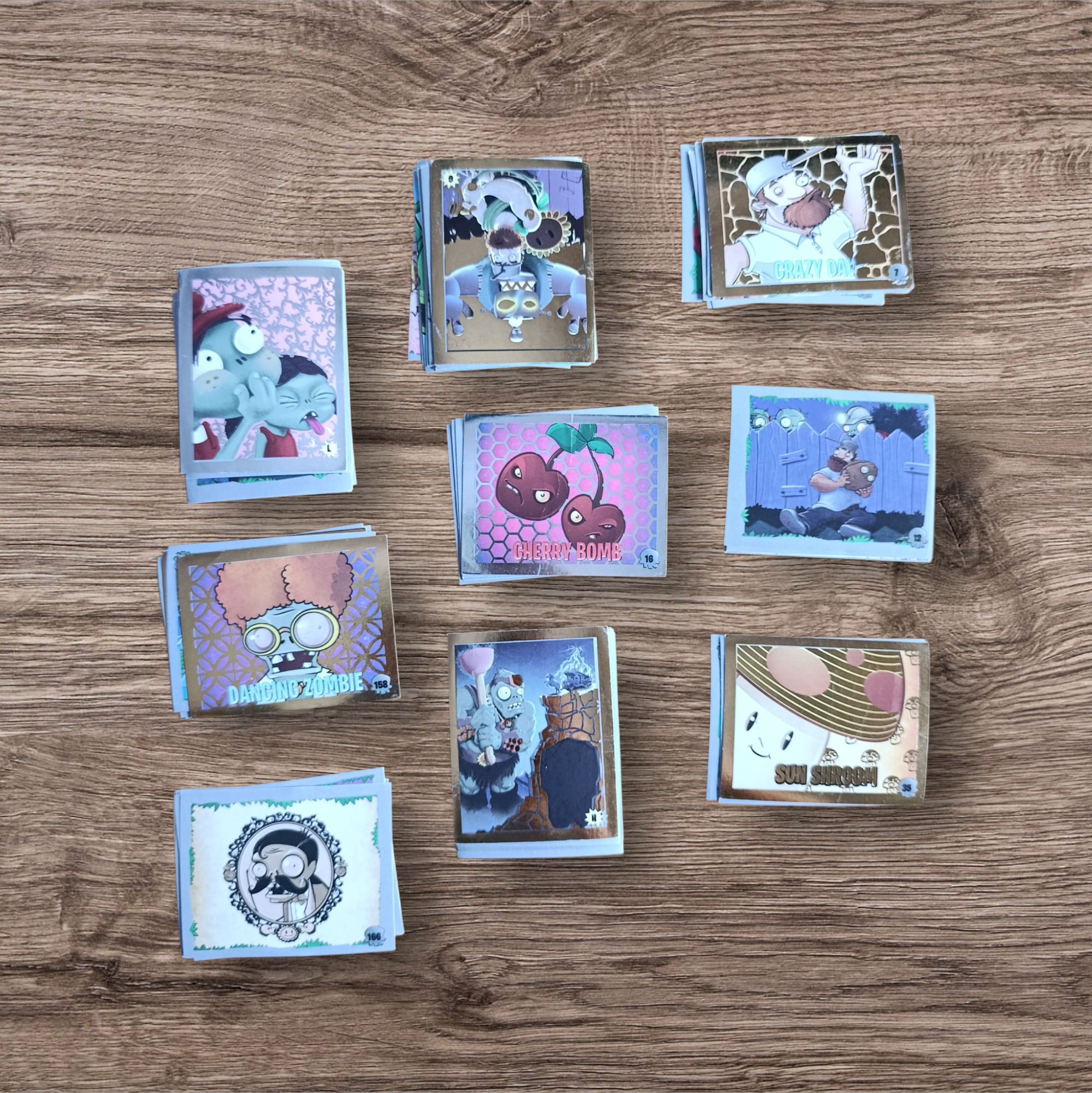 Lote 68 figuritas sin repetir Plantas vs Zombies 2