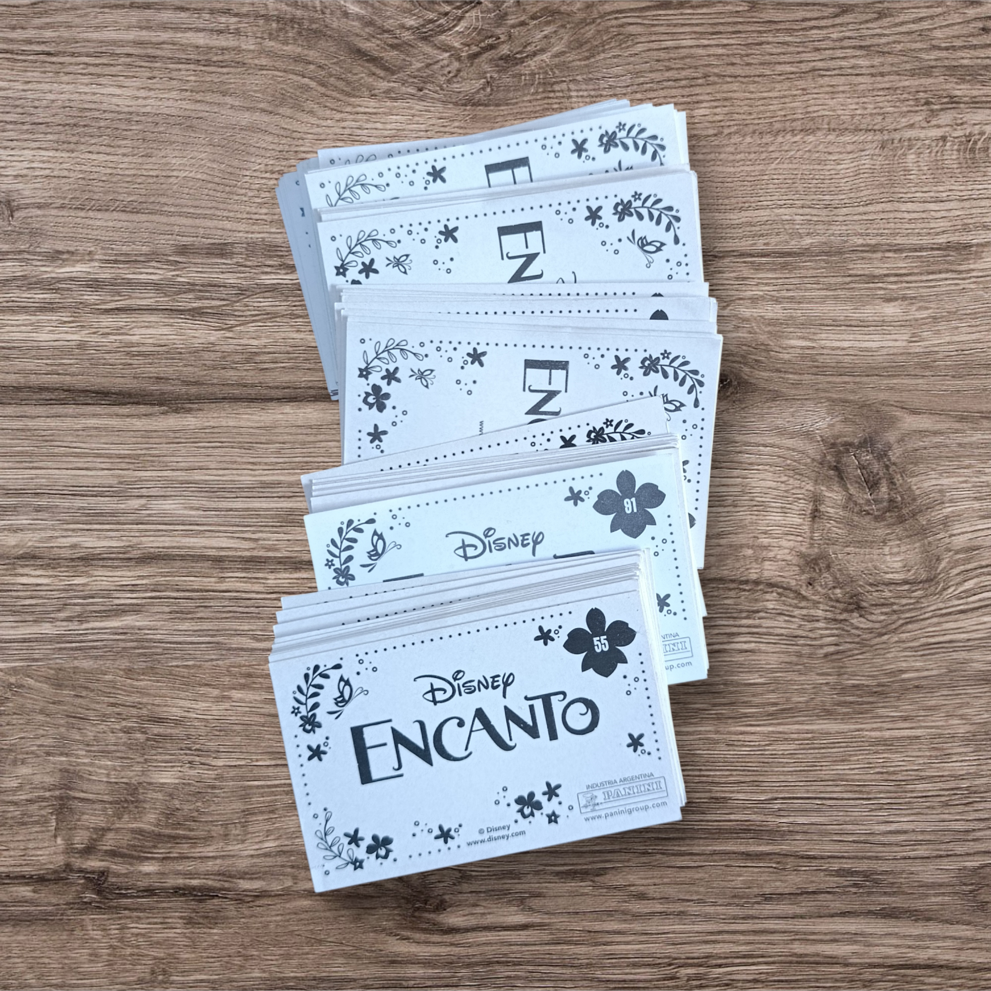 Lote 85 figuritas sin repetir Encanto