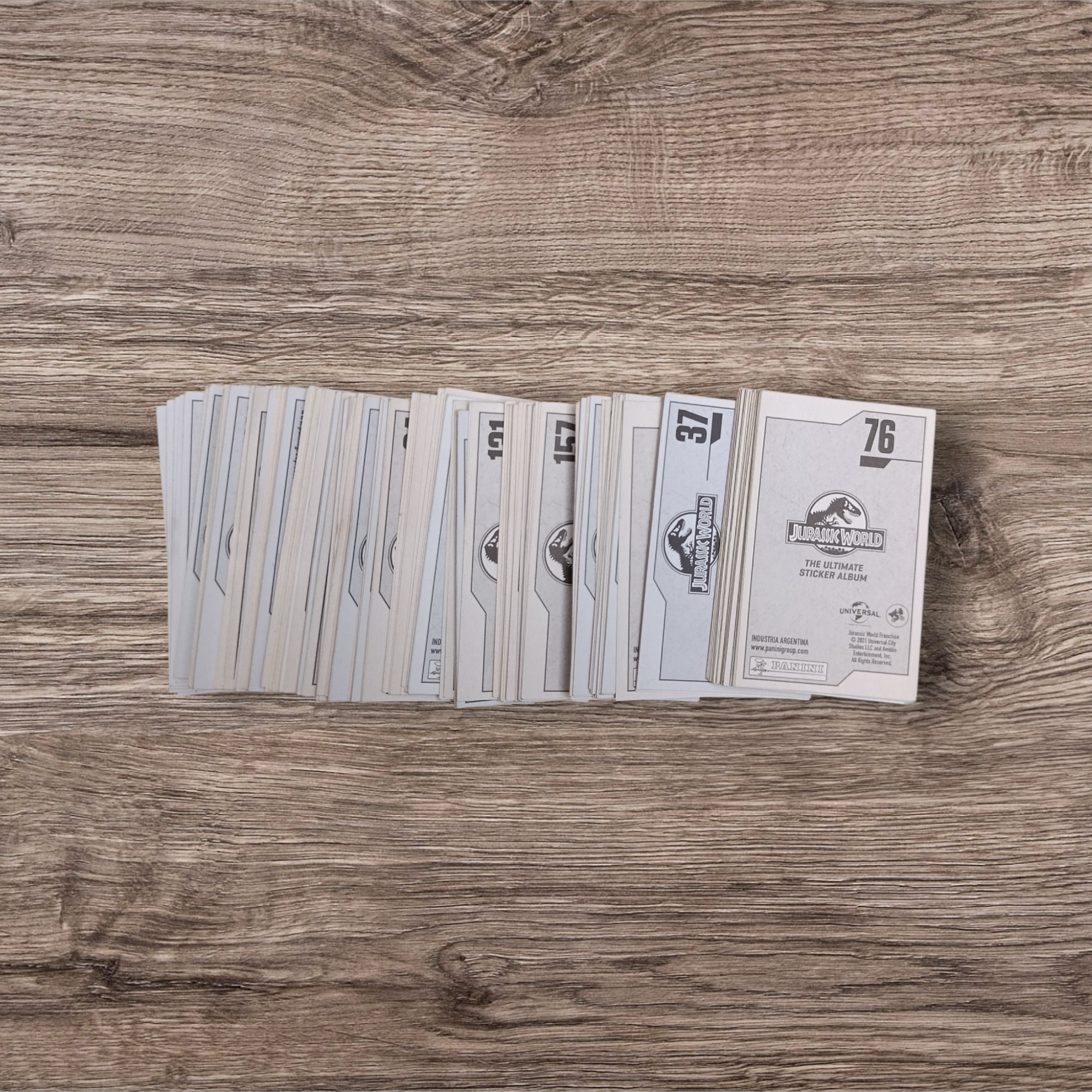 Lote 160 figuritas sin repetir Jurassic World The Ultimate