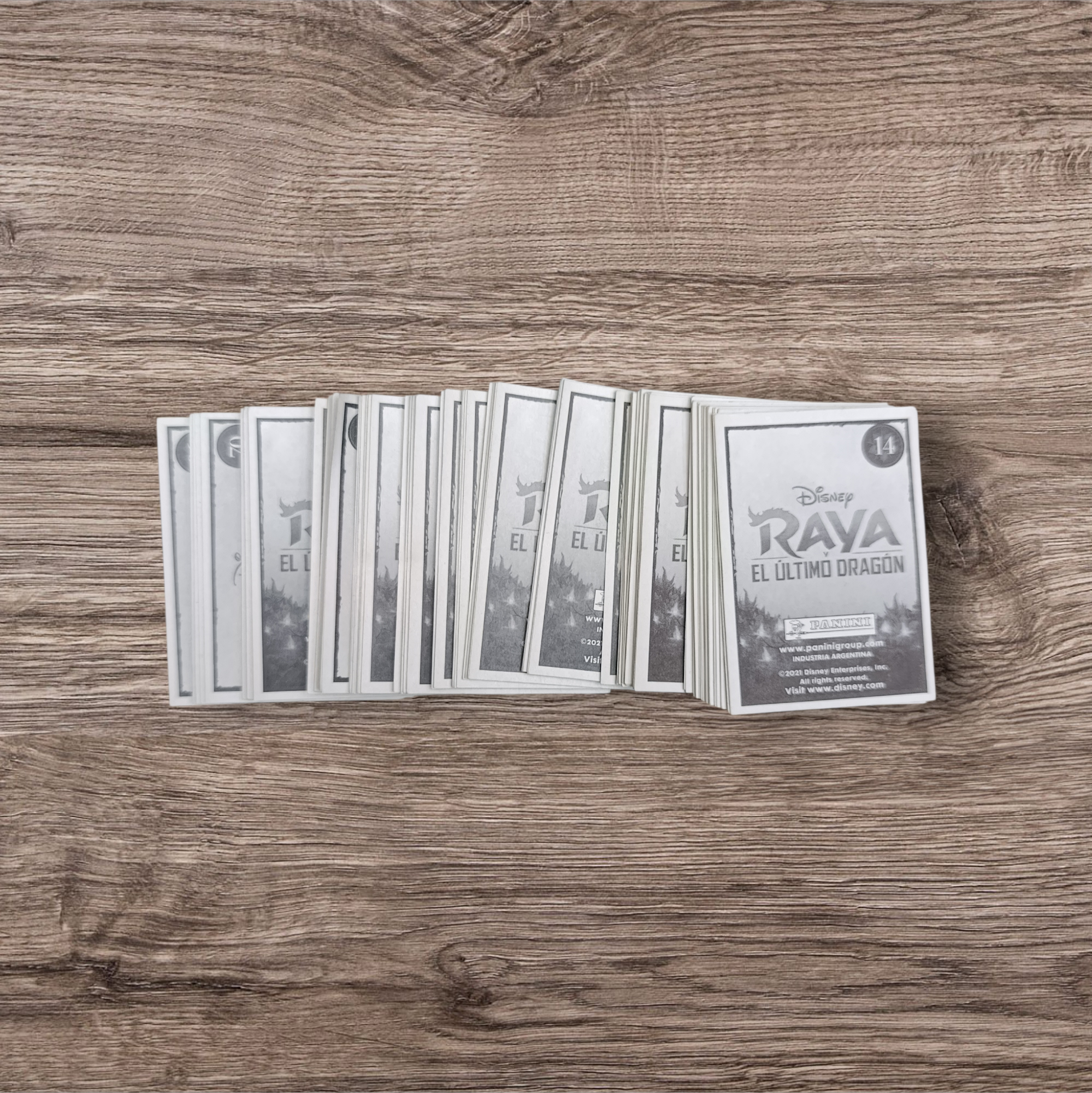 Lote 105 figuritas sin repetir Raya y el último Dragón