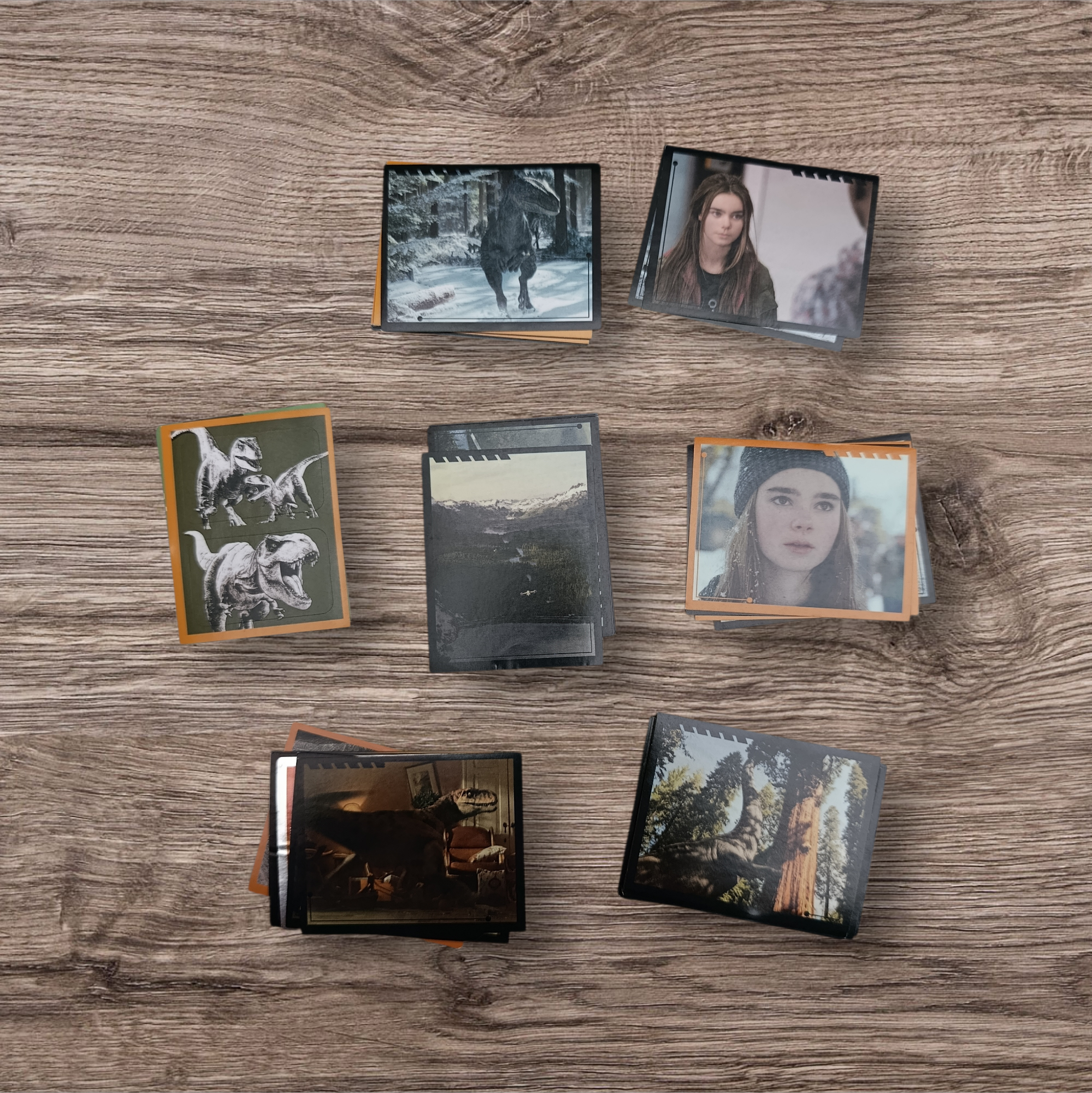 Lote 58 figuritas sin repetir Jurassic World Dominion