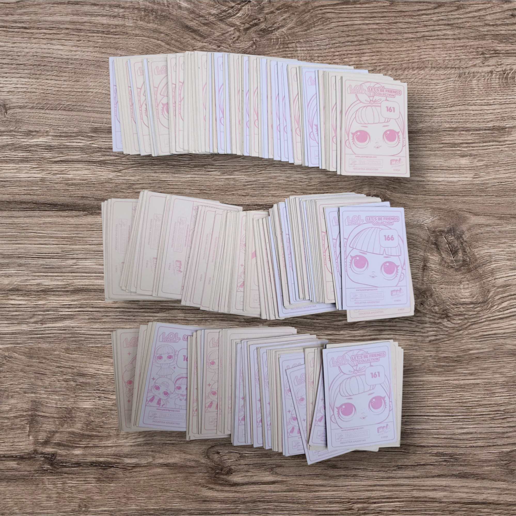 Lote 390 figuritas Lol Surprise