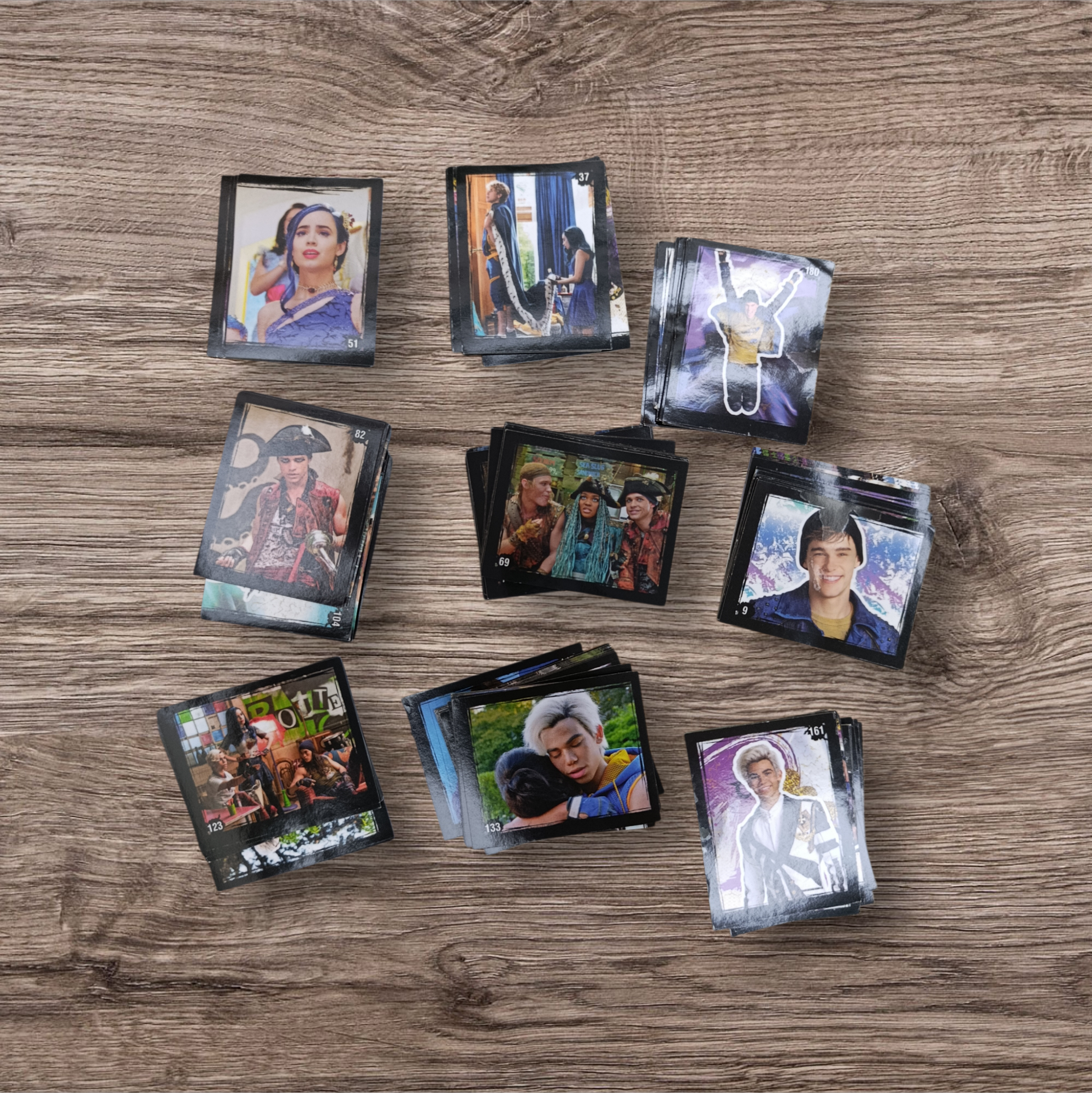 Lote 223 figuritas Descendientes