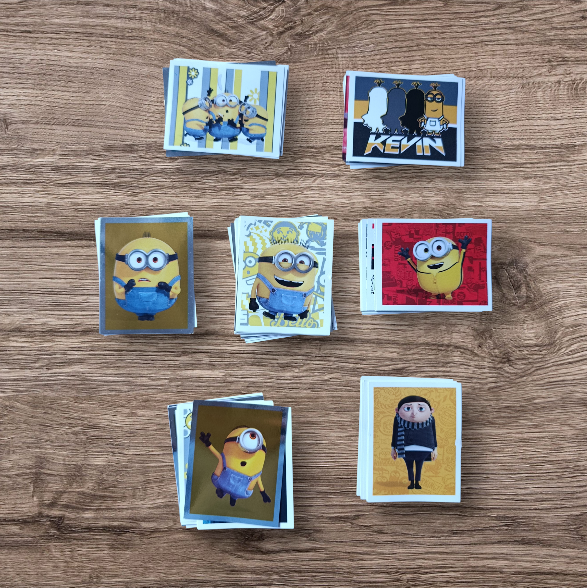 Lote 72 figuritas sin repetir Minions El origen de Gru