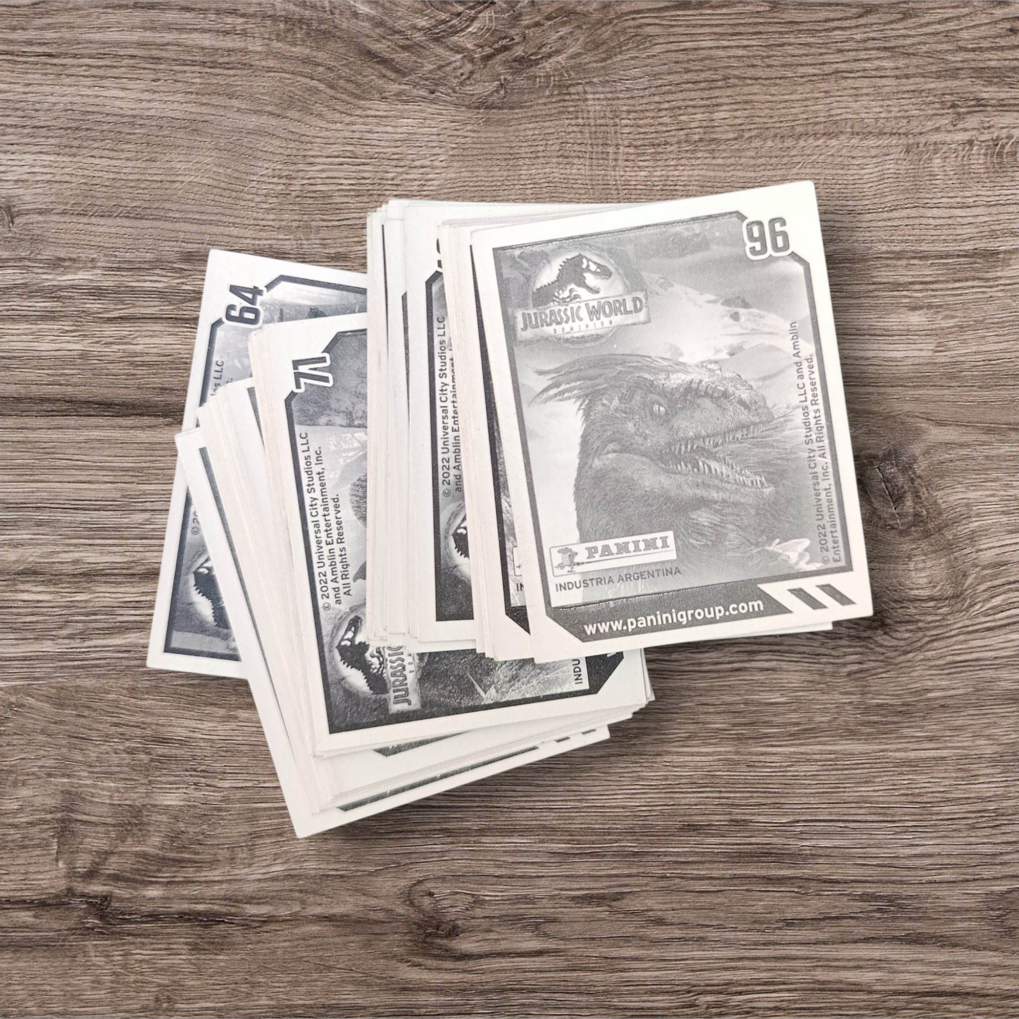 Lote 42 figuritas sin repetir Jurassic World Dominion