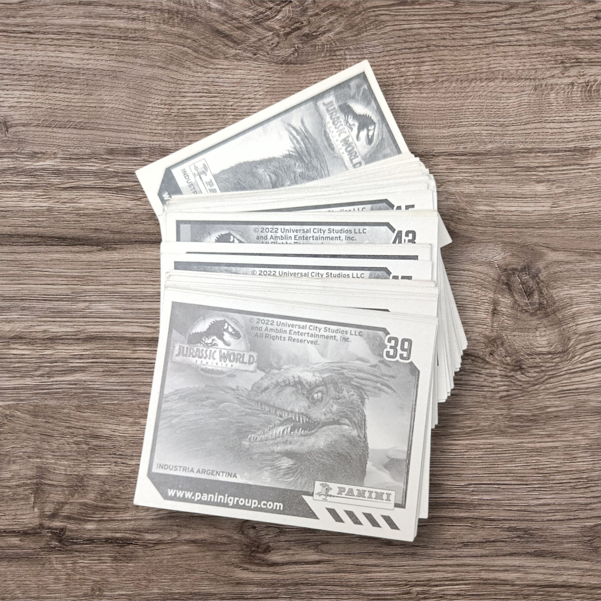 Lote 66 figuritas sin repetir Jurassic World Dominion