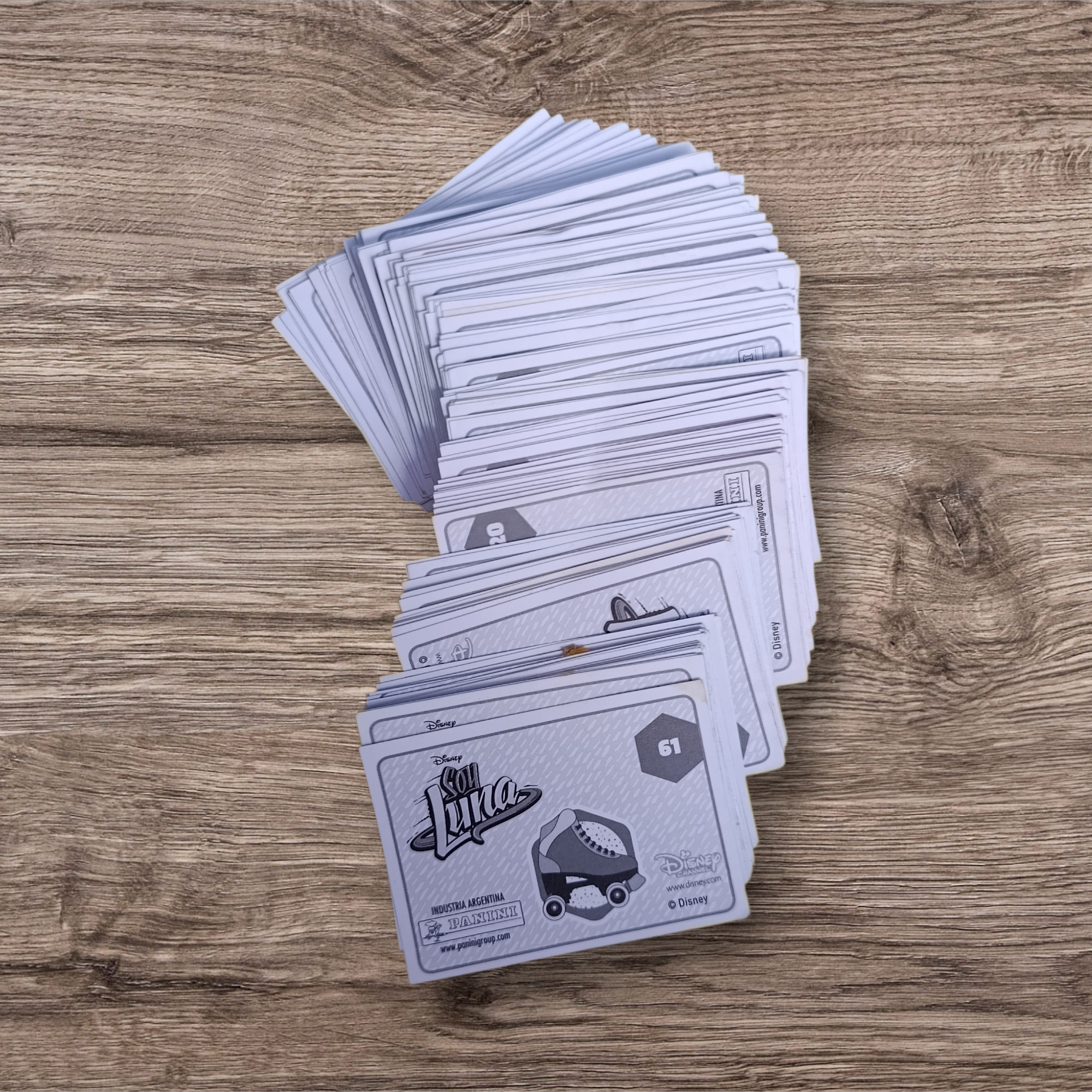 Lote 139 figuritas sin repetir Soy Luna