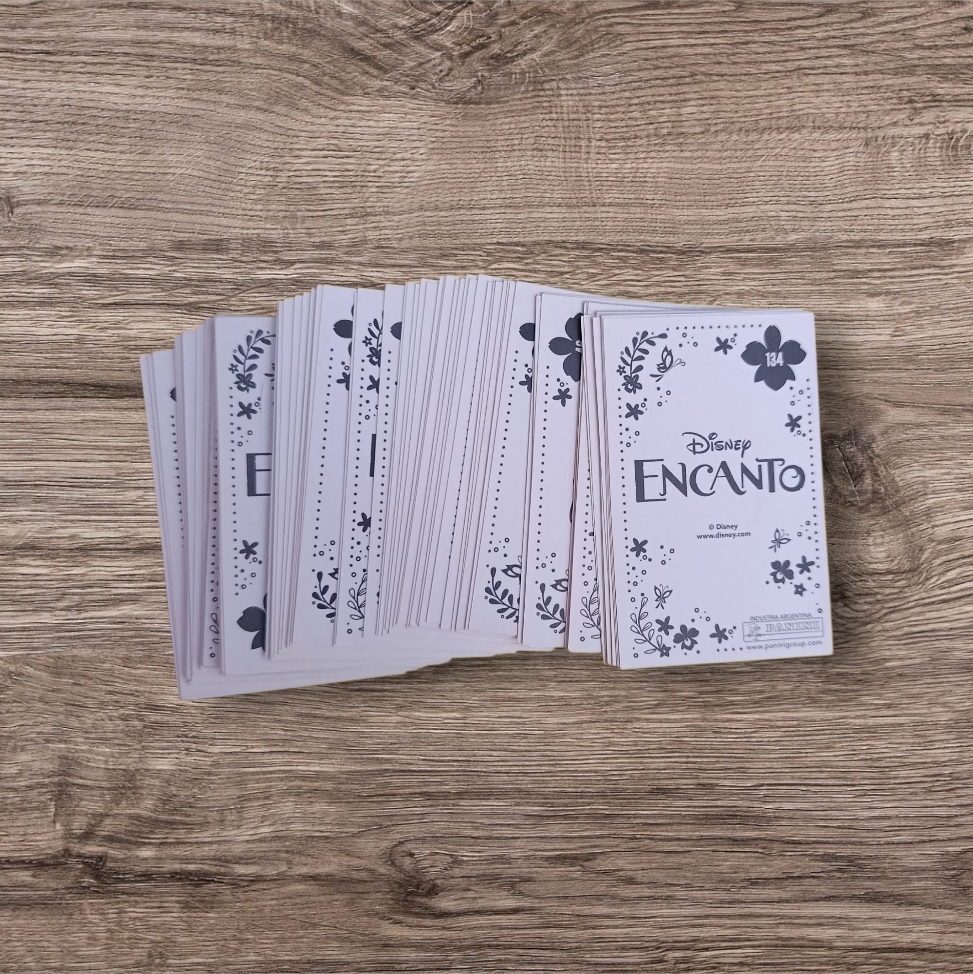 Lote 85 figuritas sin repetir Encanto