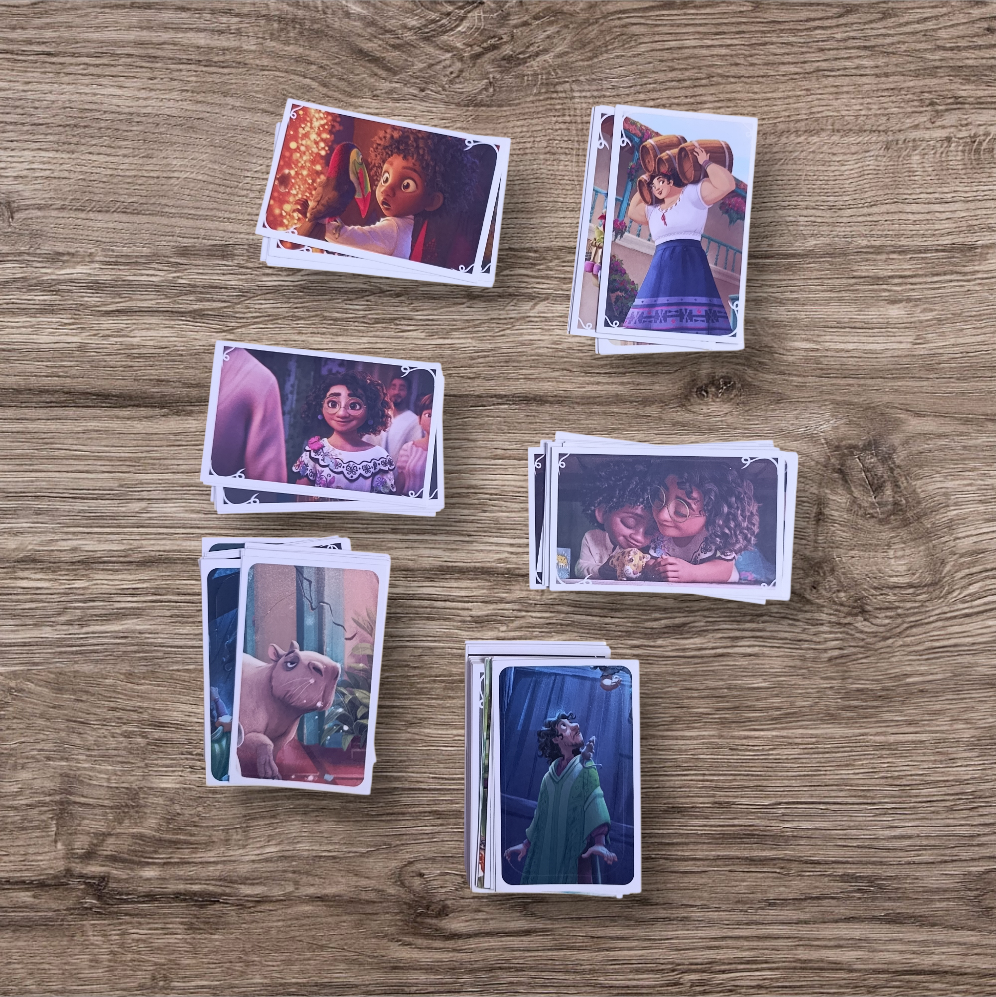 Lote 84 figuritas sin repetir Encanto