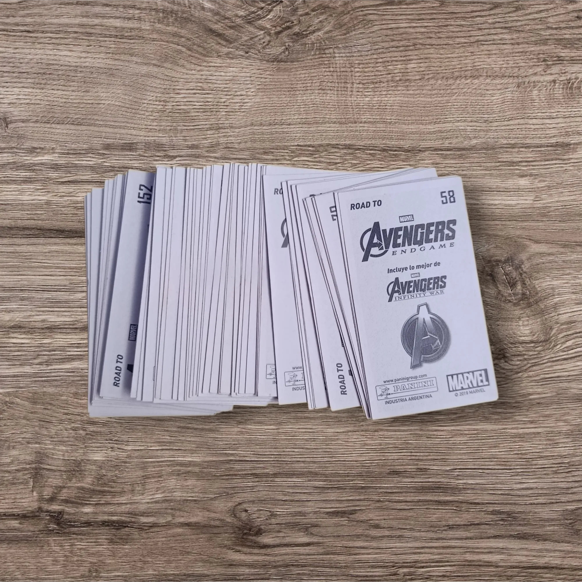 Lote 70 figuritas sin repetir Avengers Endgame