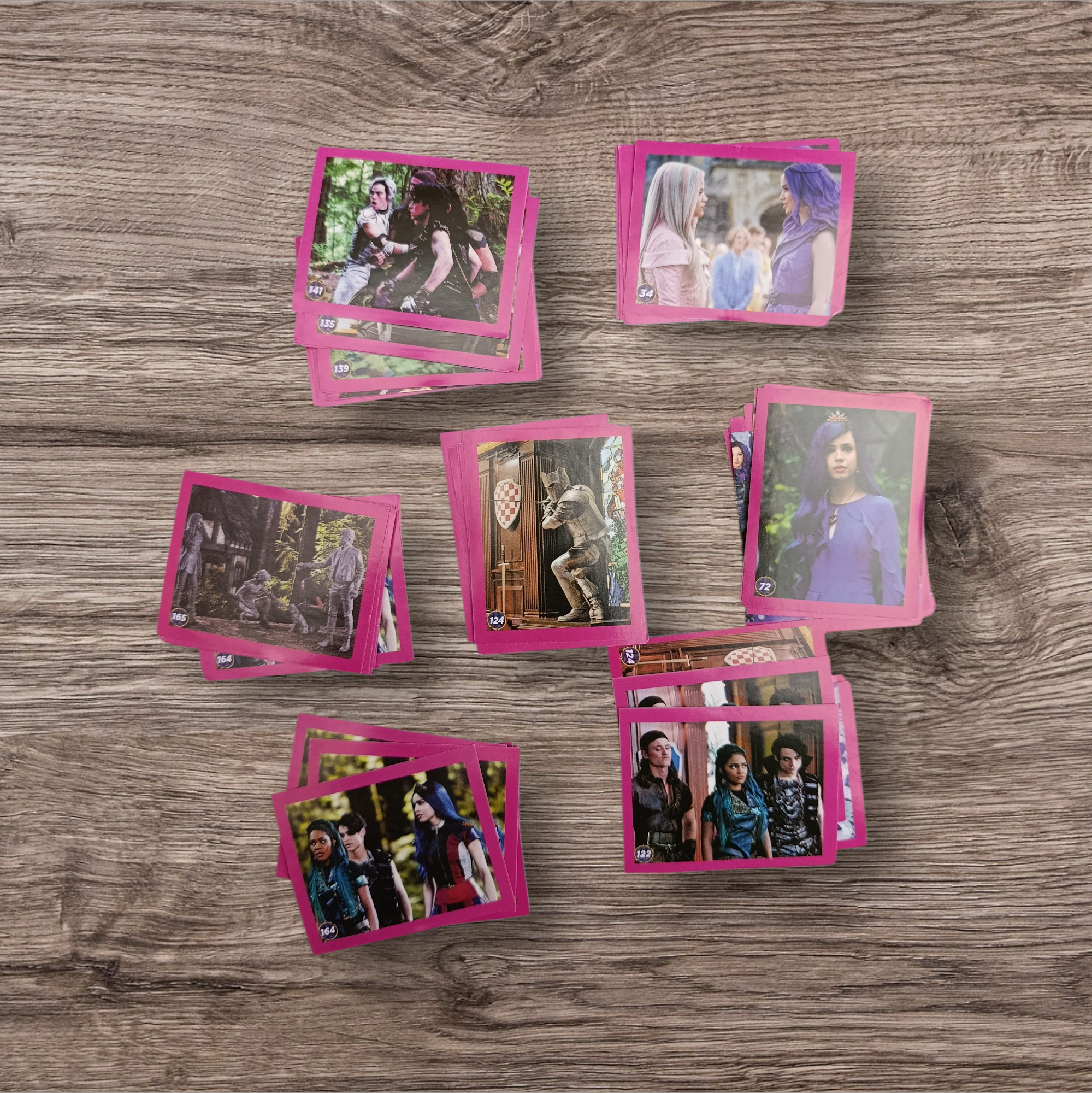 Lote 76 figuritas Descendientes