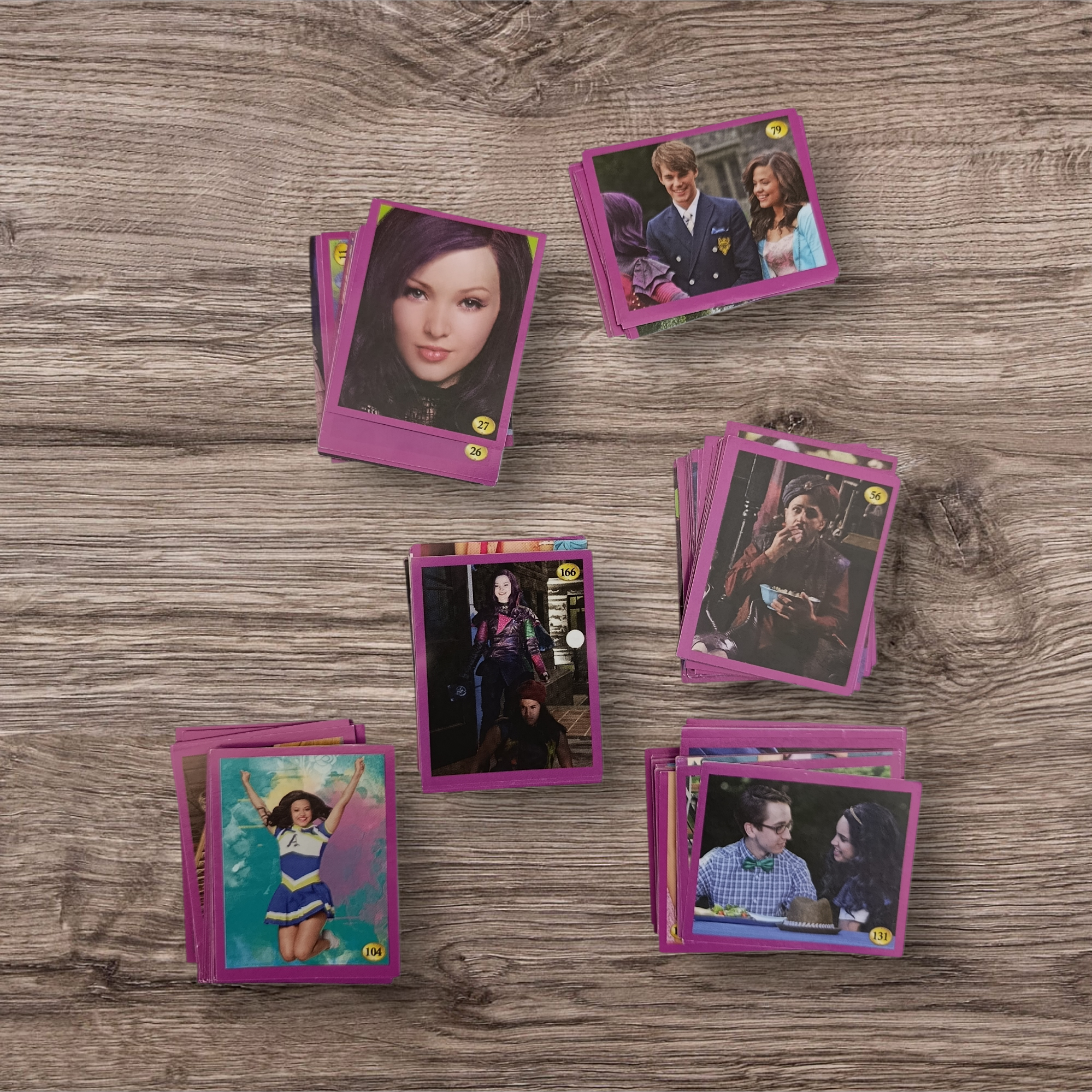 Lote 180 figuritas sin repetir Descendientes