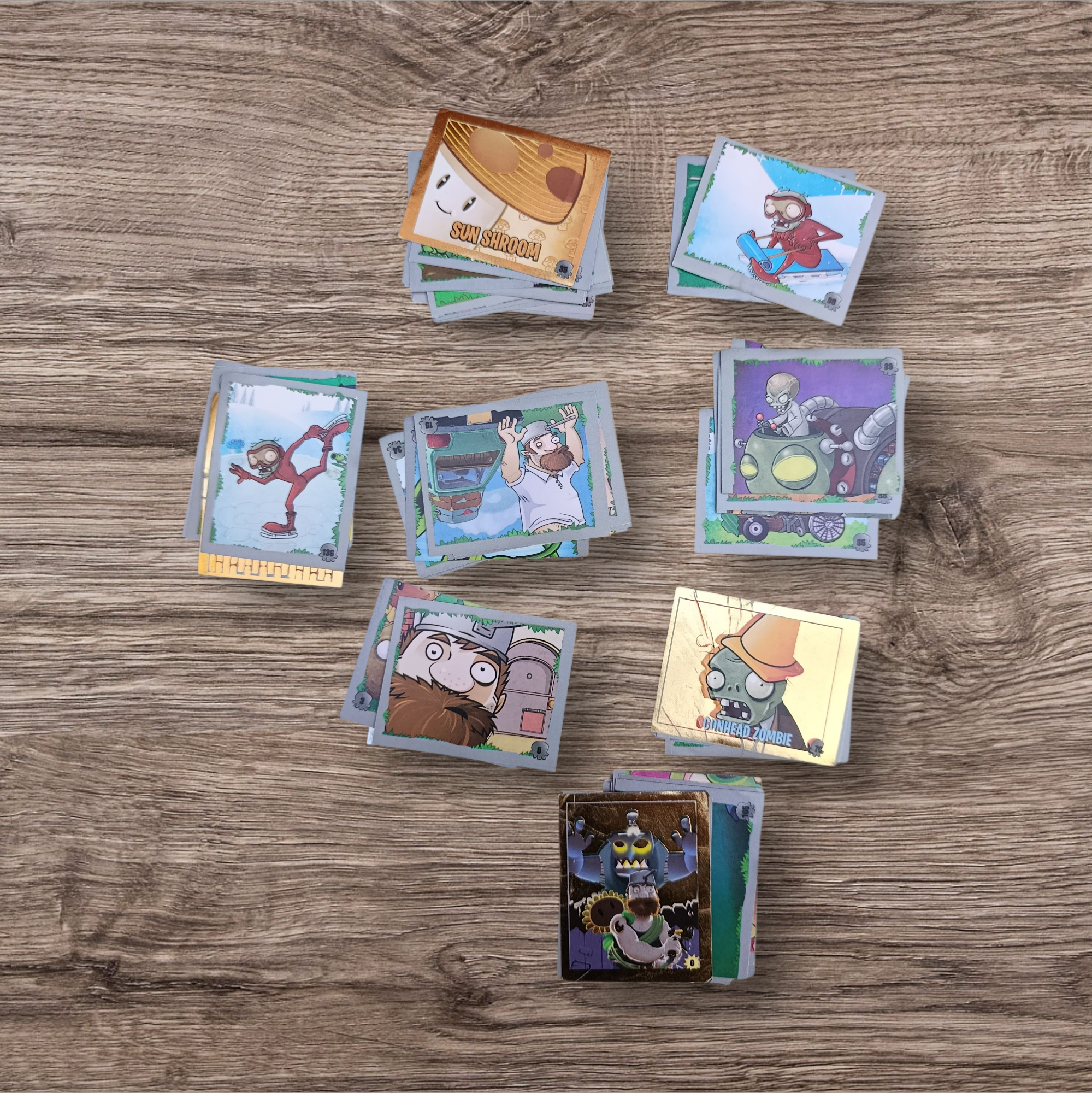 Lote 64 figuritas sin repetir Plantas vs Zombies