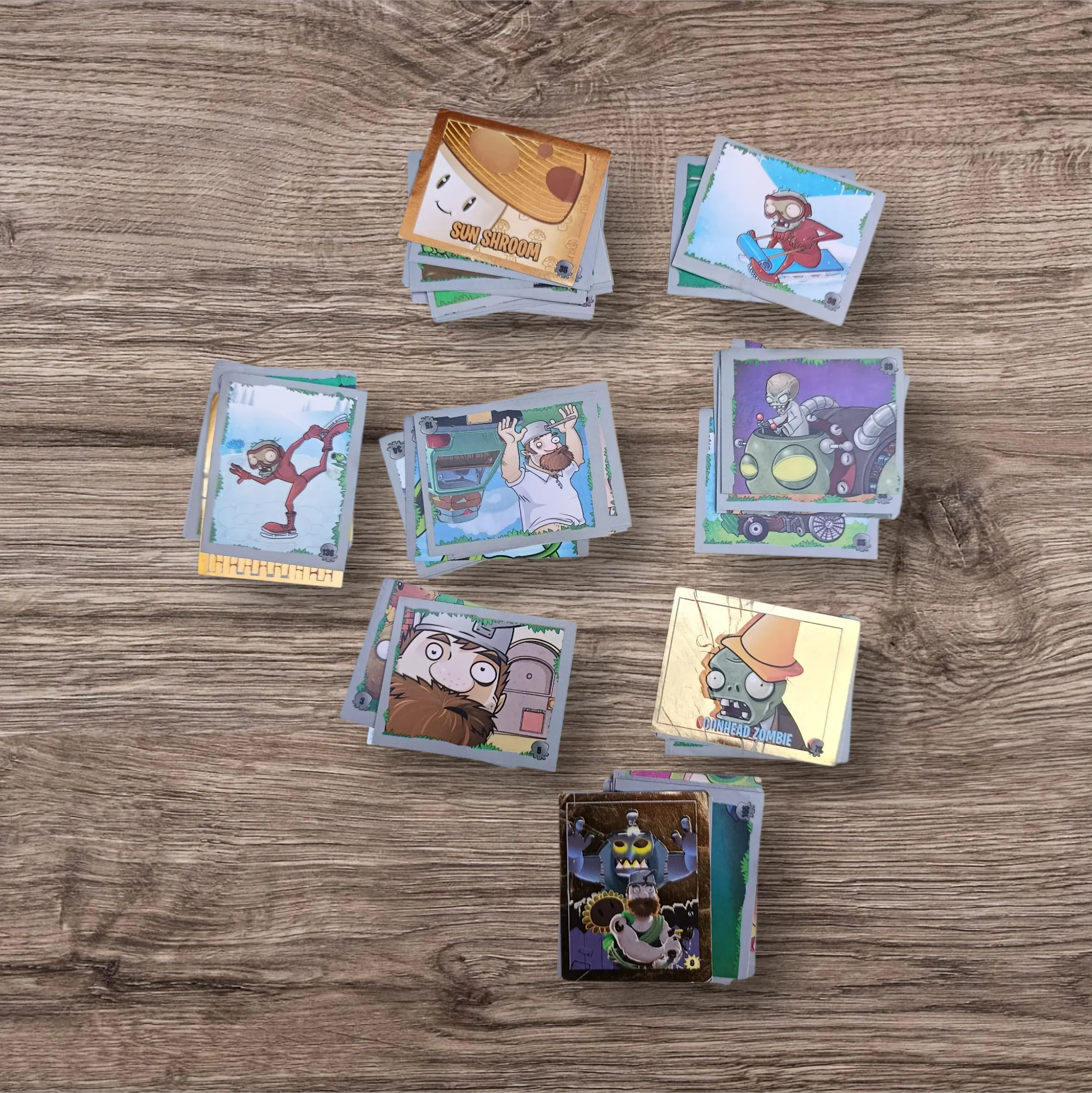 Lote 64 figuritas sin repetir Plantas vs Zombies