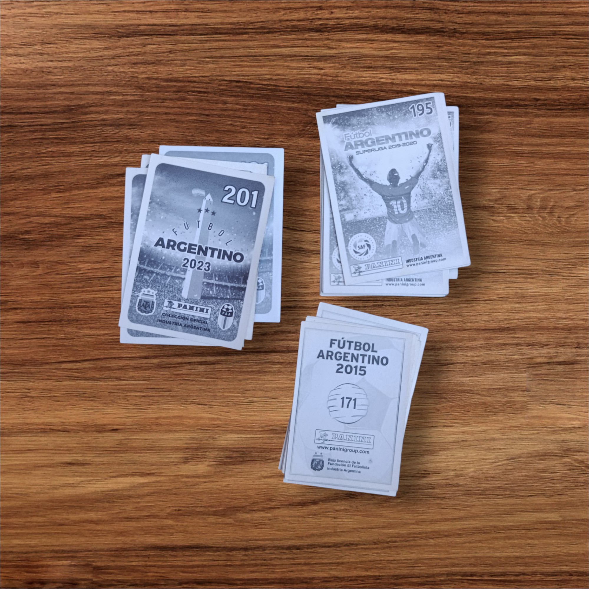 Lote de 22 Figuritas de Gimnasia y Esgrima La Plata (Varias Colecciones)