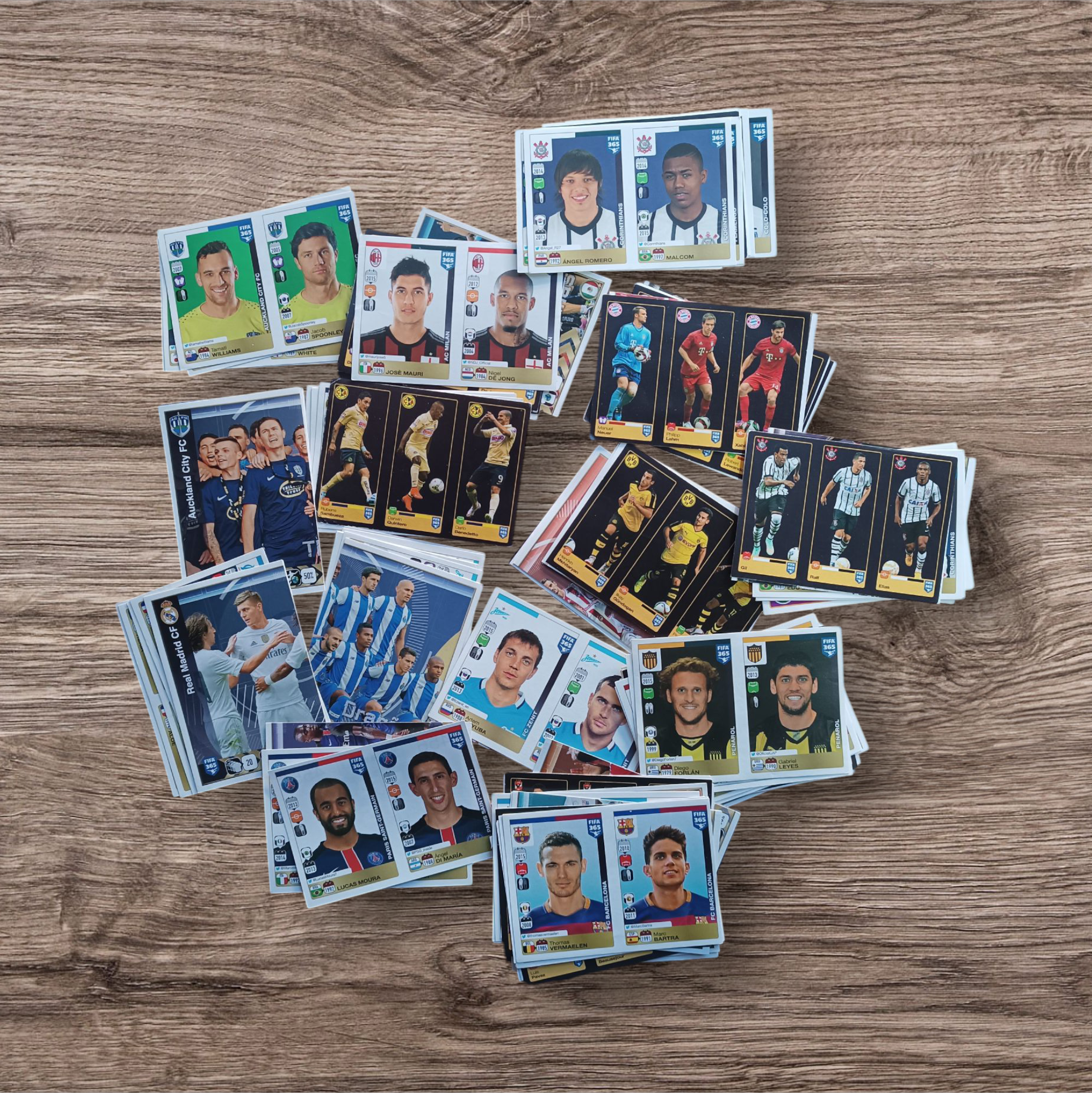 Lote 130 figuritas sueltas FIFA 365 Panini