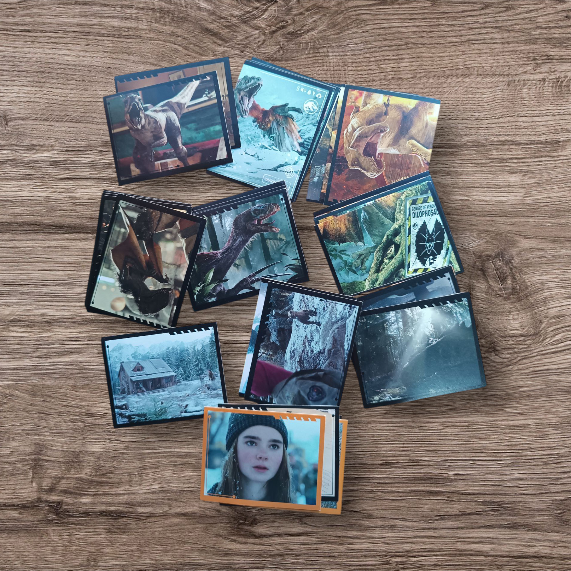 Lote 44 figuritas sueltas Jurassic World Dominion Panini