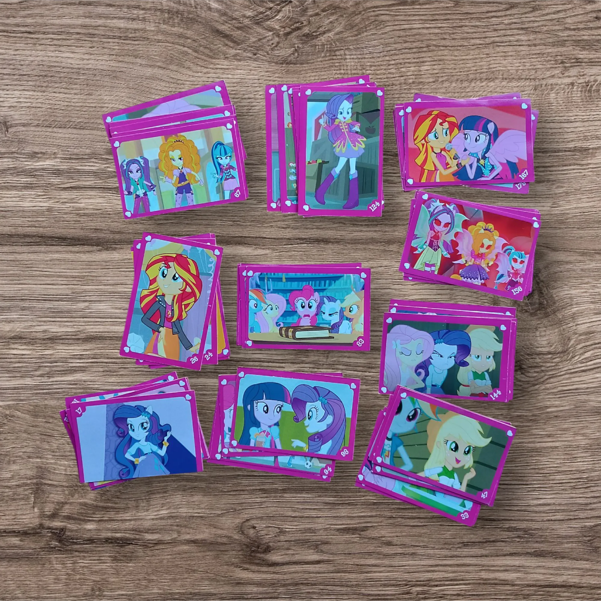 Lote 56 figuritas sin repetir My Little Pony & Equestria Girls