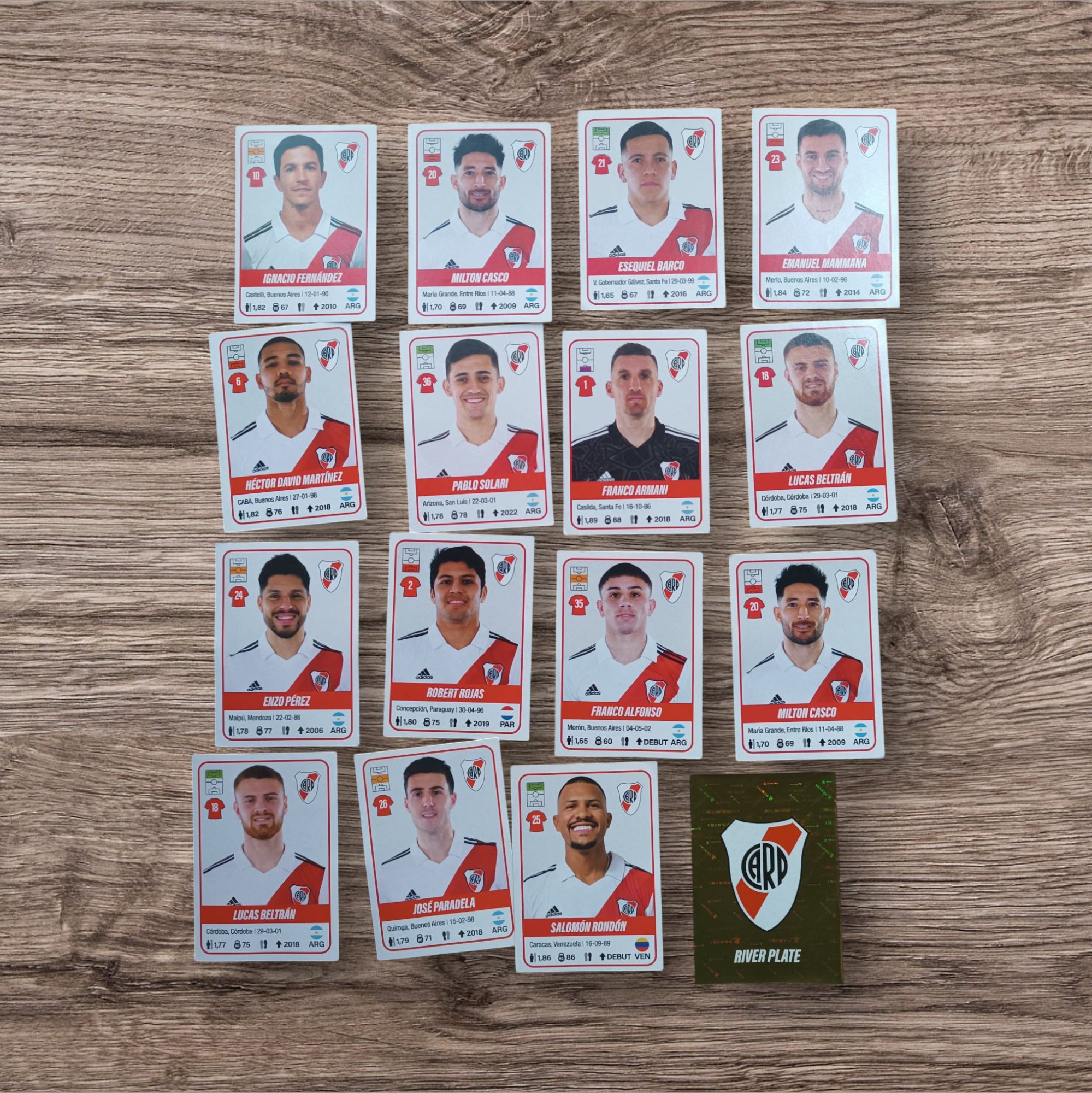 Lote 16 figuritas sin repetir River Plate 2023