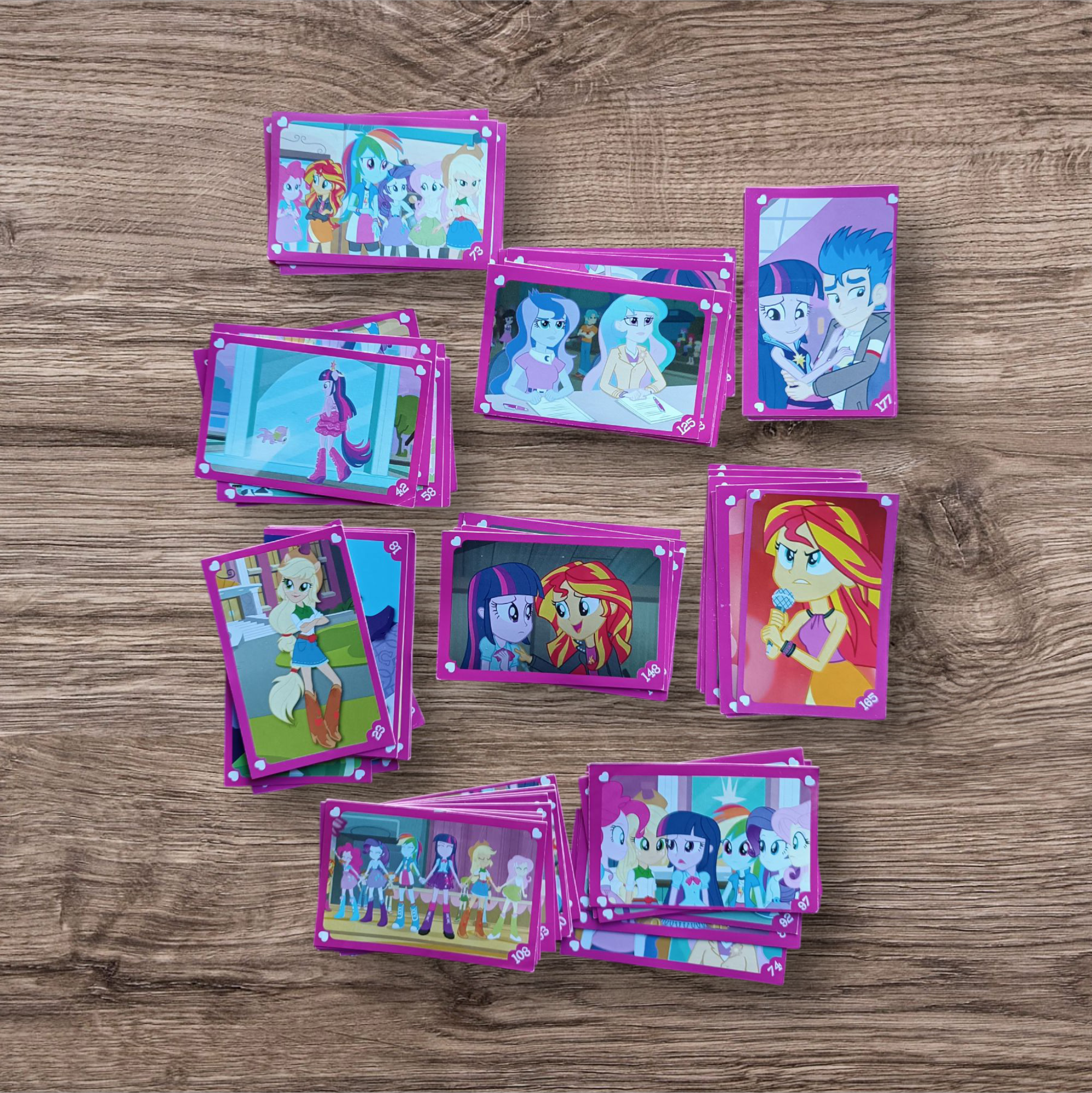 Lote 64 figuritas sin repetir Equestria Girls