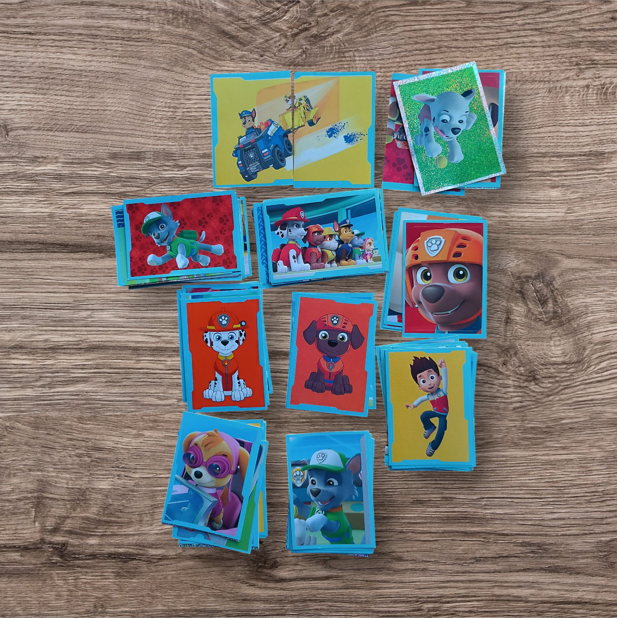 Lote 83 figuritas sin repetir Paw Patrol Panini 2109