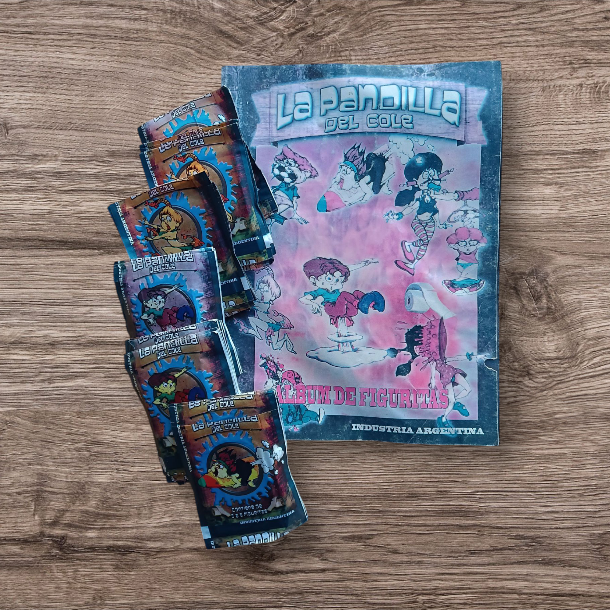 Combo álbum + 50 sobres de figuritas La Pandilla del Cole