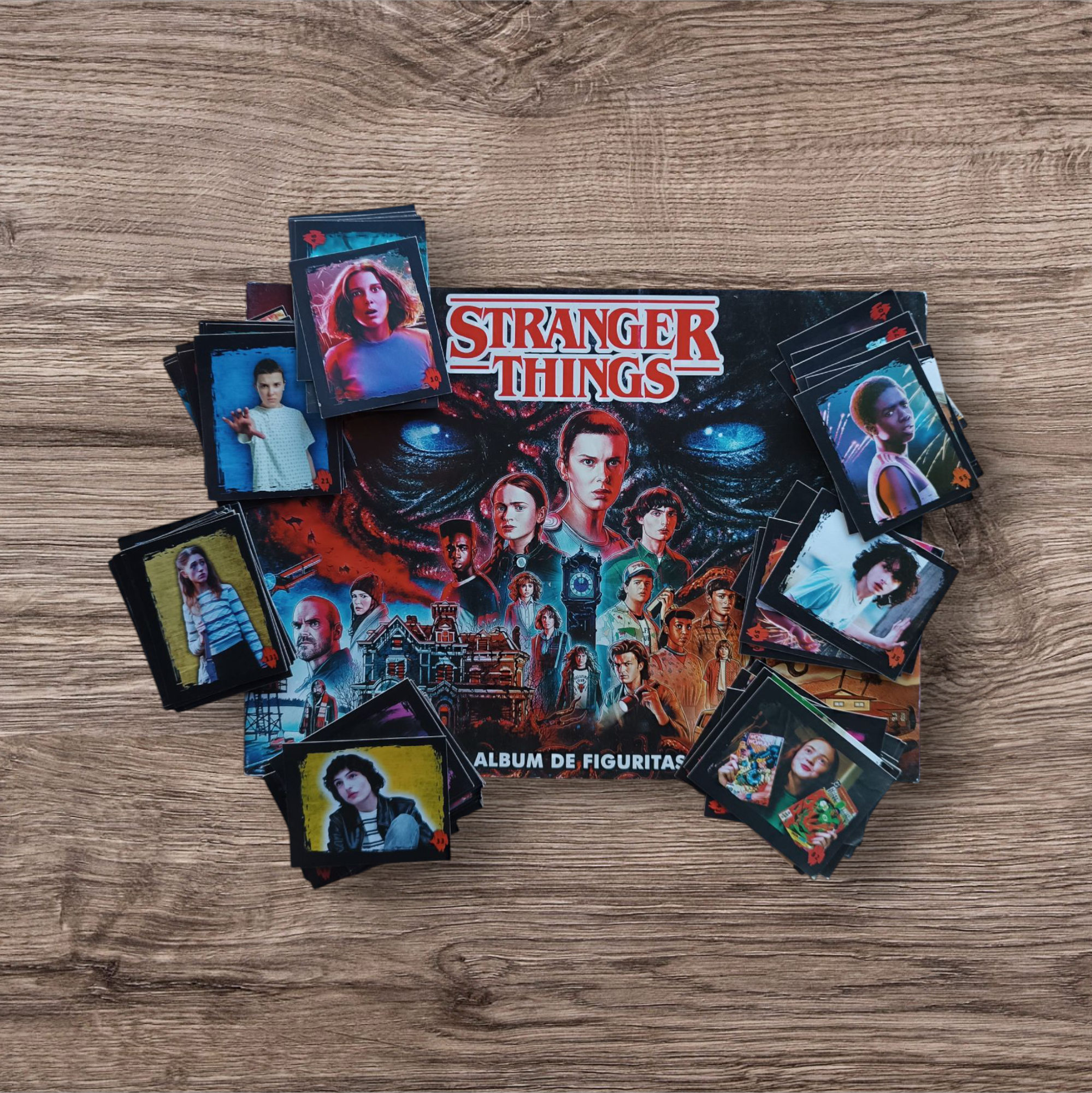 Álbum + 100 figuritas sin repetir Stranger Things