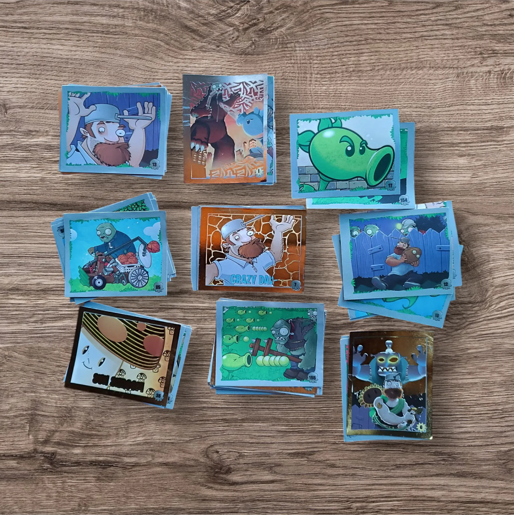Lote 71 figuritas sin repetir Plantas vs Zombies