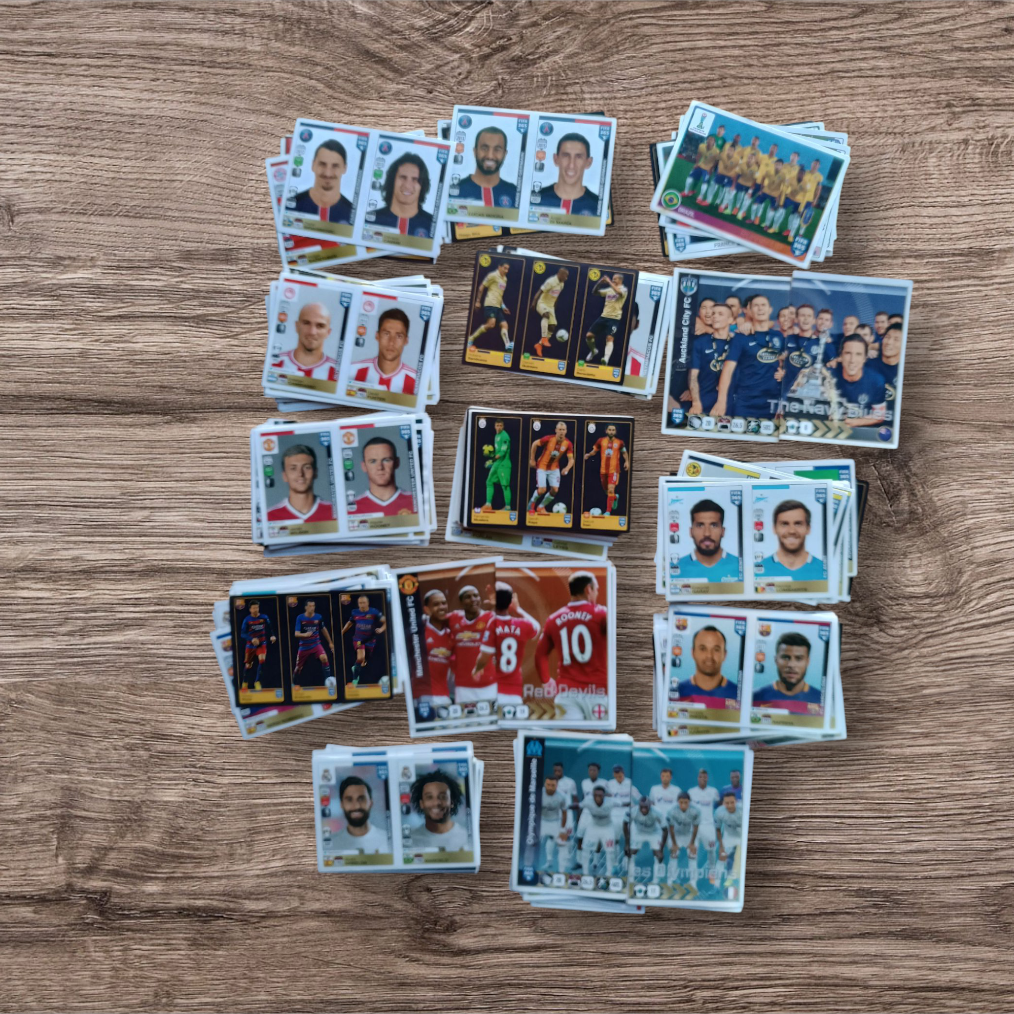 Lote 208 figuritas sin repetir FIFA 365 Panini