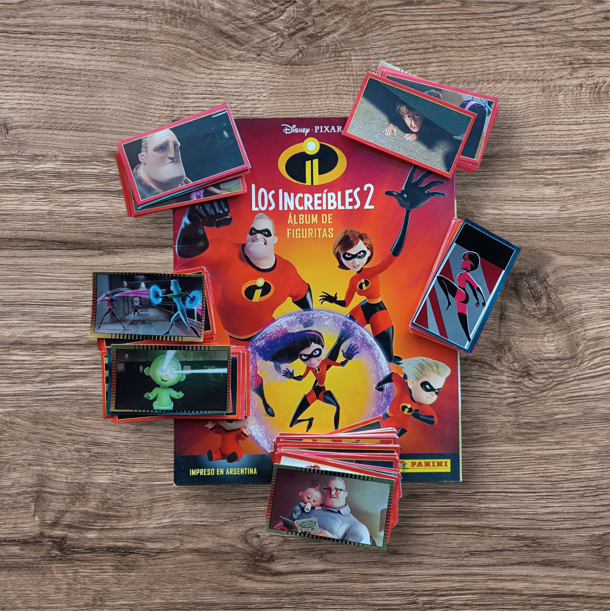 Álbum + 119 figuritas sin repetir Los Increíbles 2