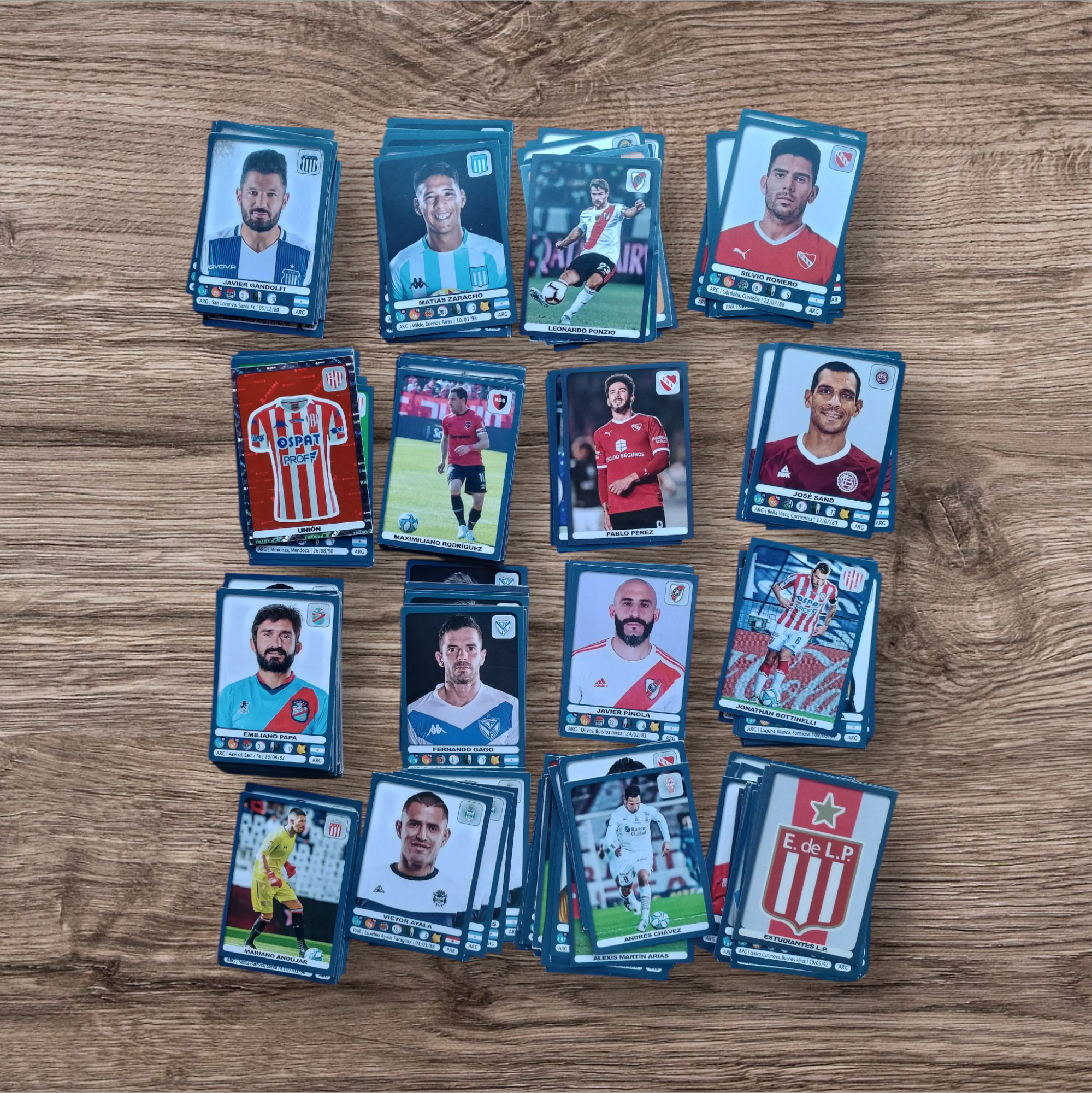 Lote 295 figuritas sin repetir Fútbol Argentino 2019-2020, de Panini
