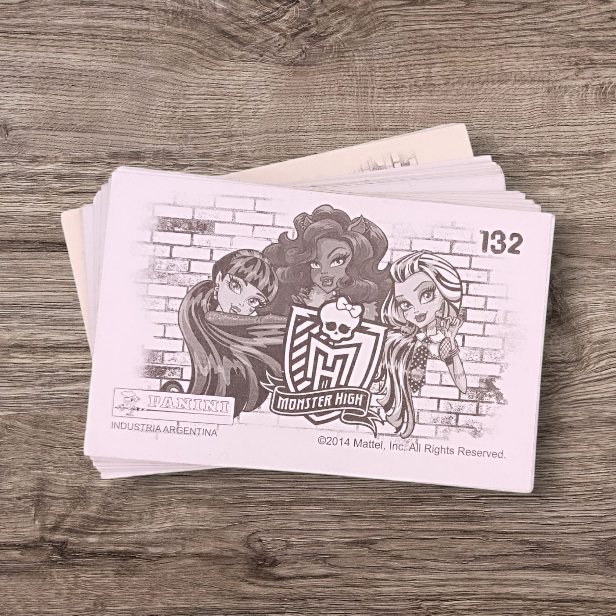 Lote 92 figuritas sin repetir Monster High