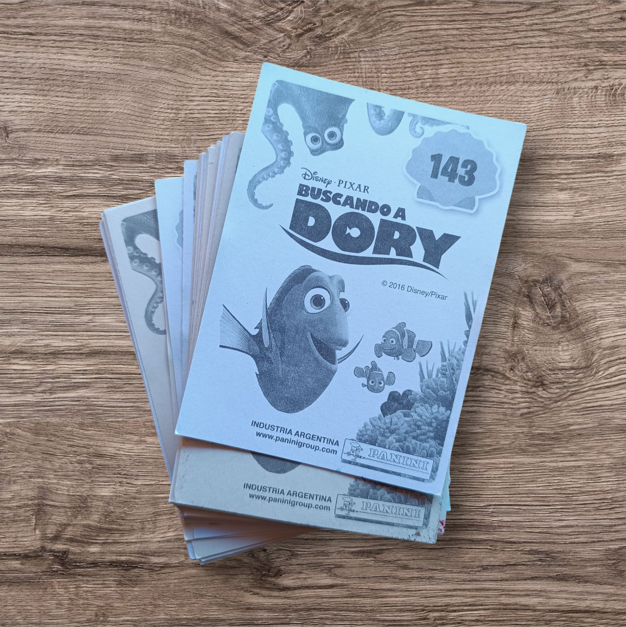 Lote 78 figuritas sin repetir Buscando a Dory, de Panini