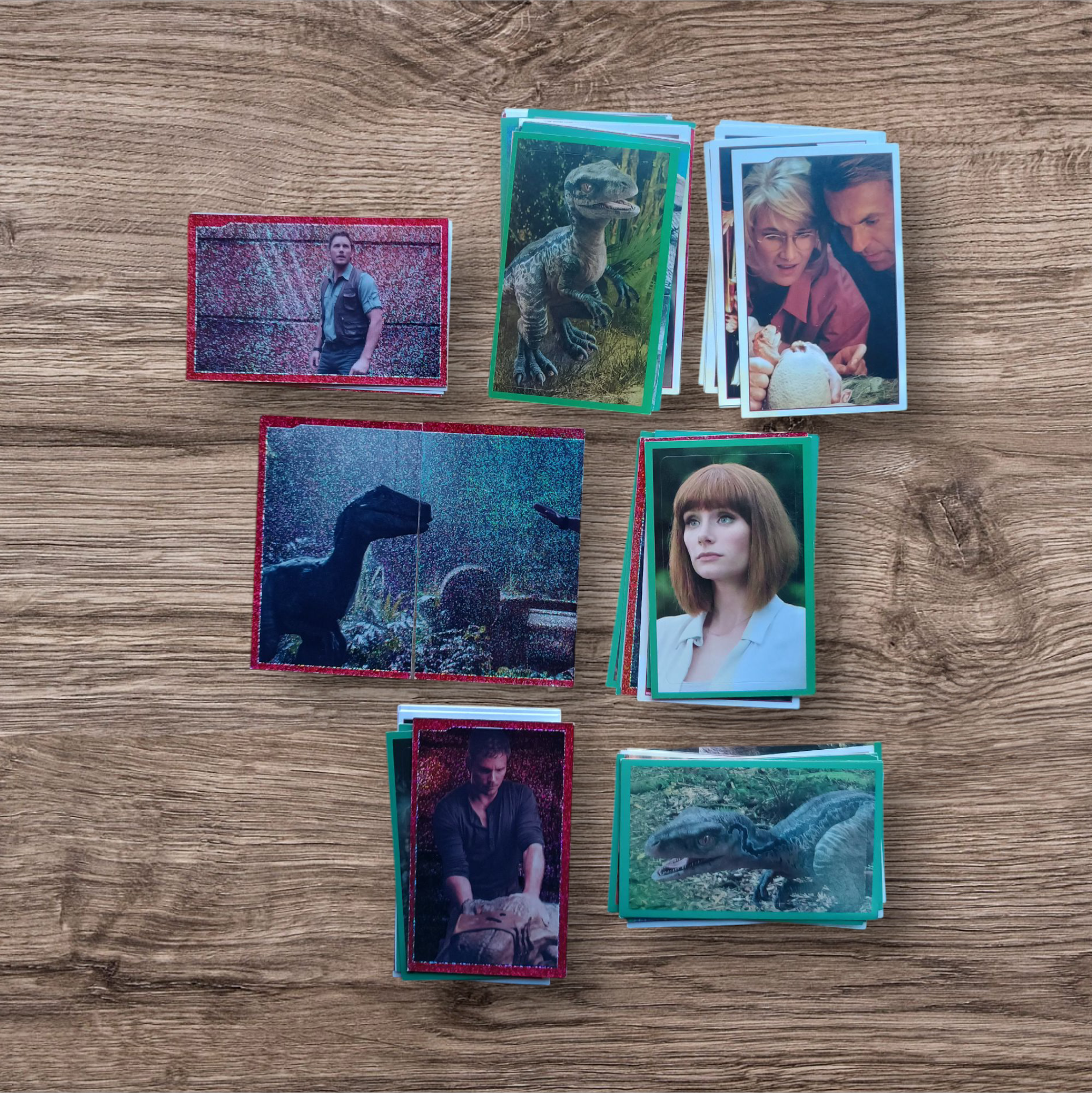 Lote 66 figuritas sin repetir Jurassic World 2021, de Panini