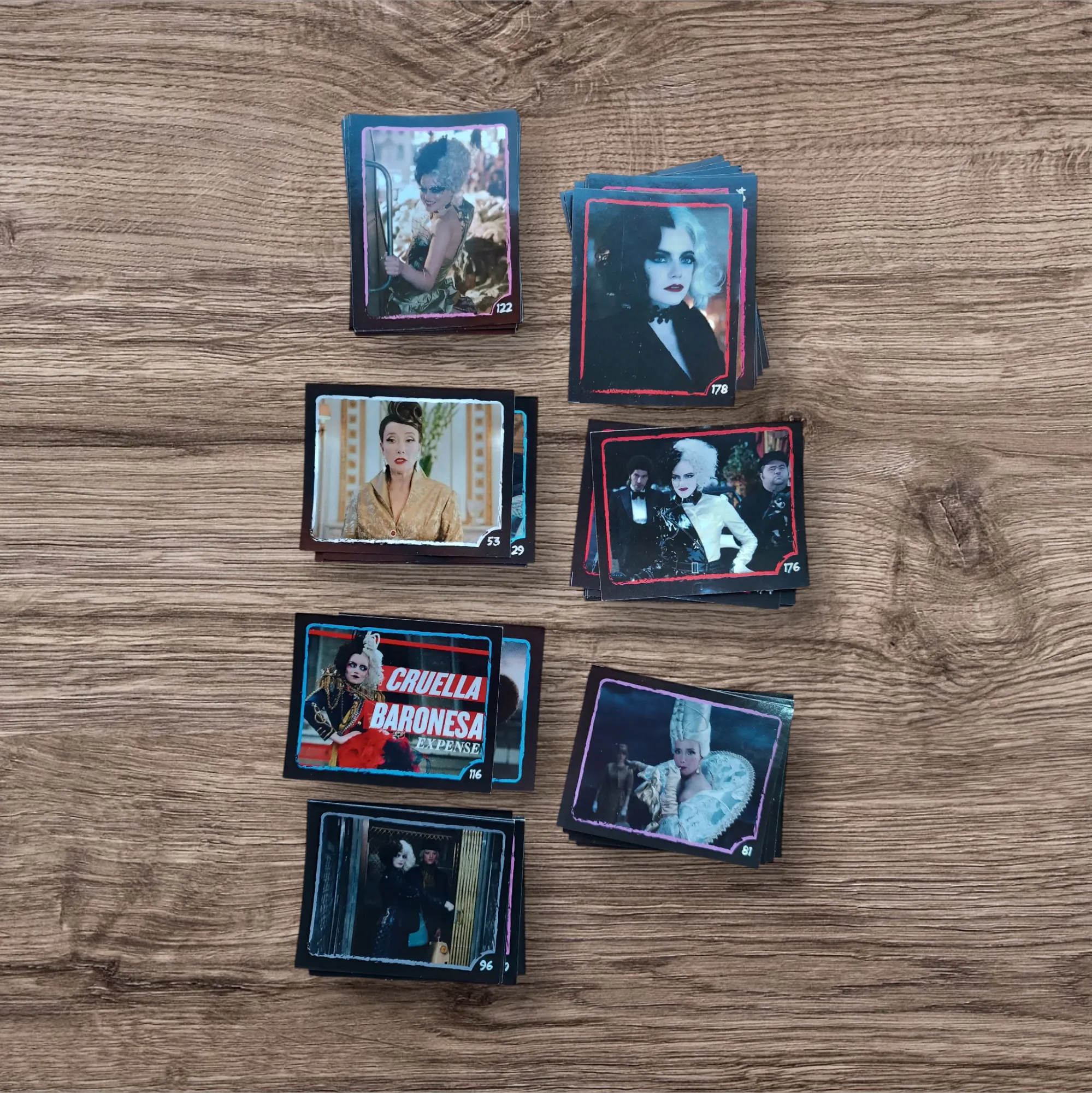 Lote 39 figuritas sin repetir Cruella